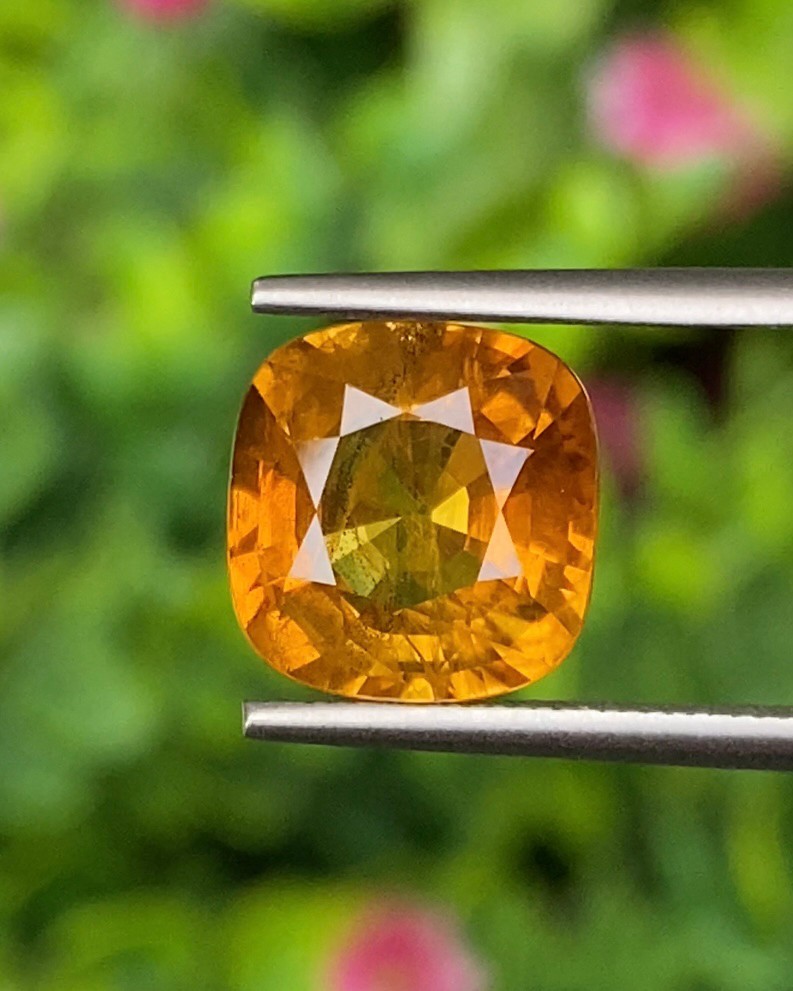 พลอย บุษราคัม Yellow Sapphire 5.02 กะรัต (Cts.) พลอยแท้ อัญมณีมงคลประจําวันเกิด เครื่องประดับพลอย