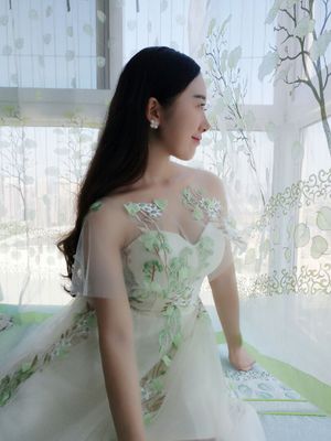 Pre-order ชุดราตรีสั้น เกาะอกพร้อมผ้าคลุมไหล่ ปักดิ้นรูปดอกไม้ทั้งชุด สวยหรู (ซิปหลัง)