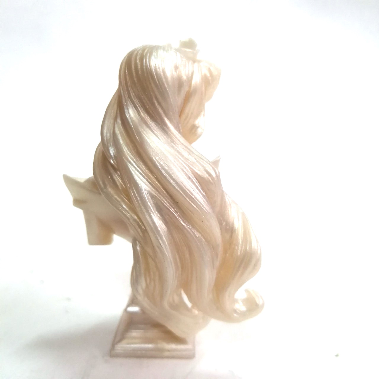 กาชาปอง รูปปั้น bust ครึ่งตัว เจ้าหญิงดีสนีย์ สีมุก เจ้าหญิงออโรร่า (เจ้าหญิงนิทรา) สภาพดี ของมีใบปิดตามภาพ