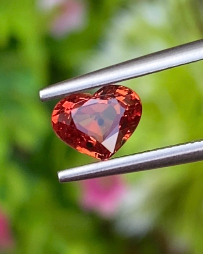 พลอย ออเรนจ์ แซฟไฟร์ Orange Sapphire 0.97 กะรัต (Cts.) พลอยแท้ อัญมณีมงคลประจําวันเกิด เครื่องประดับพลอย