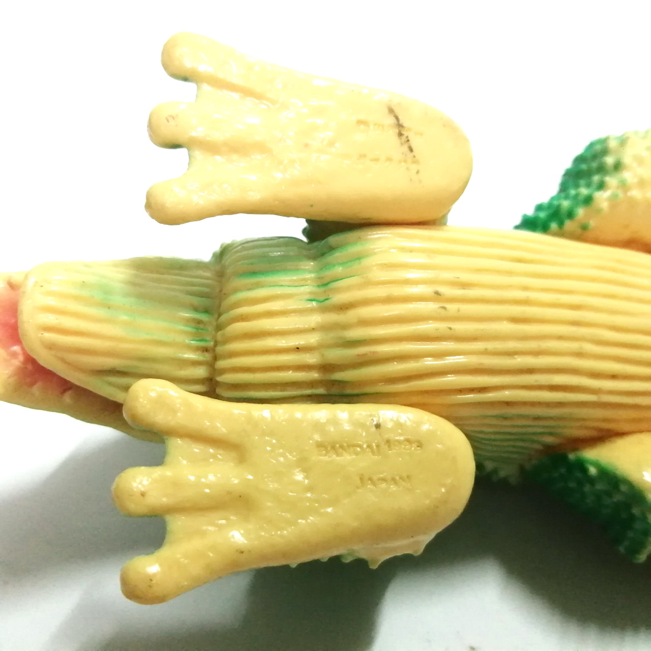 ซอฟ 6.5 นิ้้ว ตามรูป สัตว์ประหลาด กามาคุจิร่า จากอุลตร้าแมนคนแรก japan 1993 สภาพดี มีรอยบ้าง