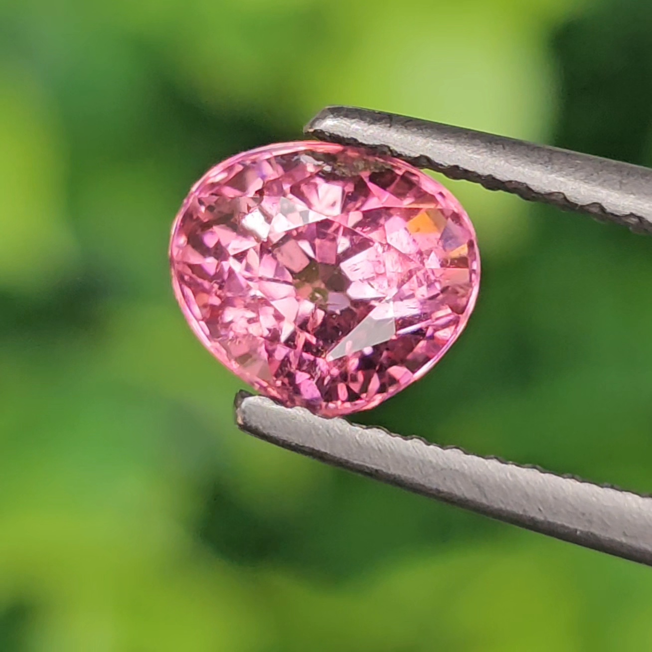 พลอย ชมพู ทัวร์มารีน (Pink Tourmaline) 1.32 กะรัต (Cts.) อัญมณีมงคลประจําวันเกิด เครื่องประดับพลอย