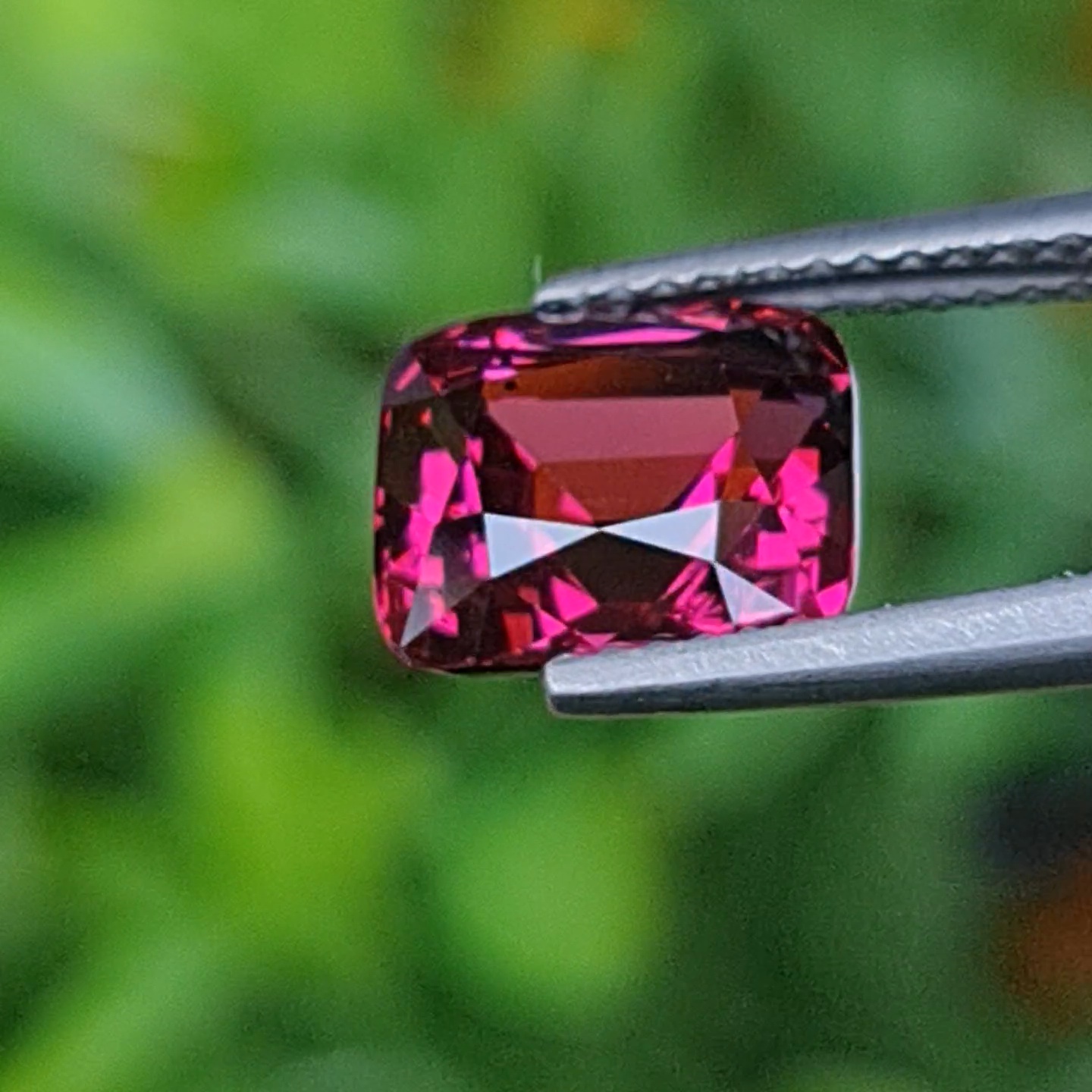 พลอย อุมบาไลต์ การ์เน็ต Umbalite Garnet 3.97 กะรัต (Cts.) ดิบ Unheated พร้อมใบเซอร์ พลอยแท้ อัญมณีมงคลประจําวันเกิด เครื่องประดับพลอย