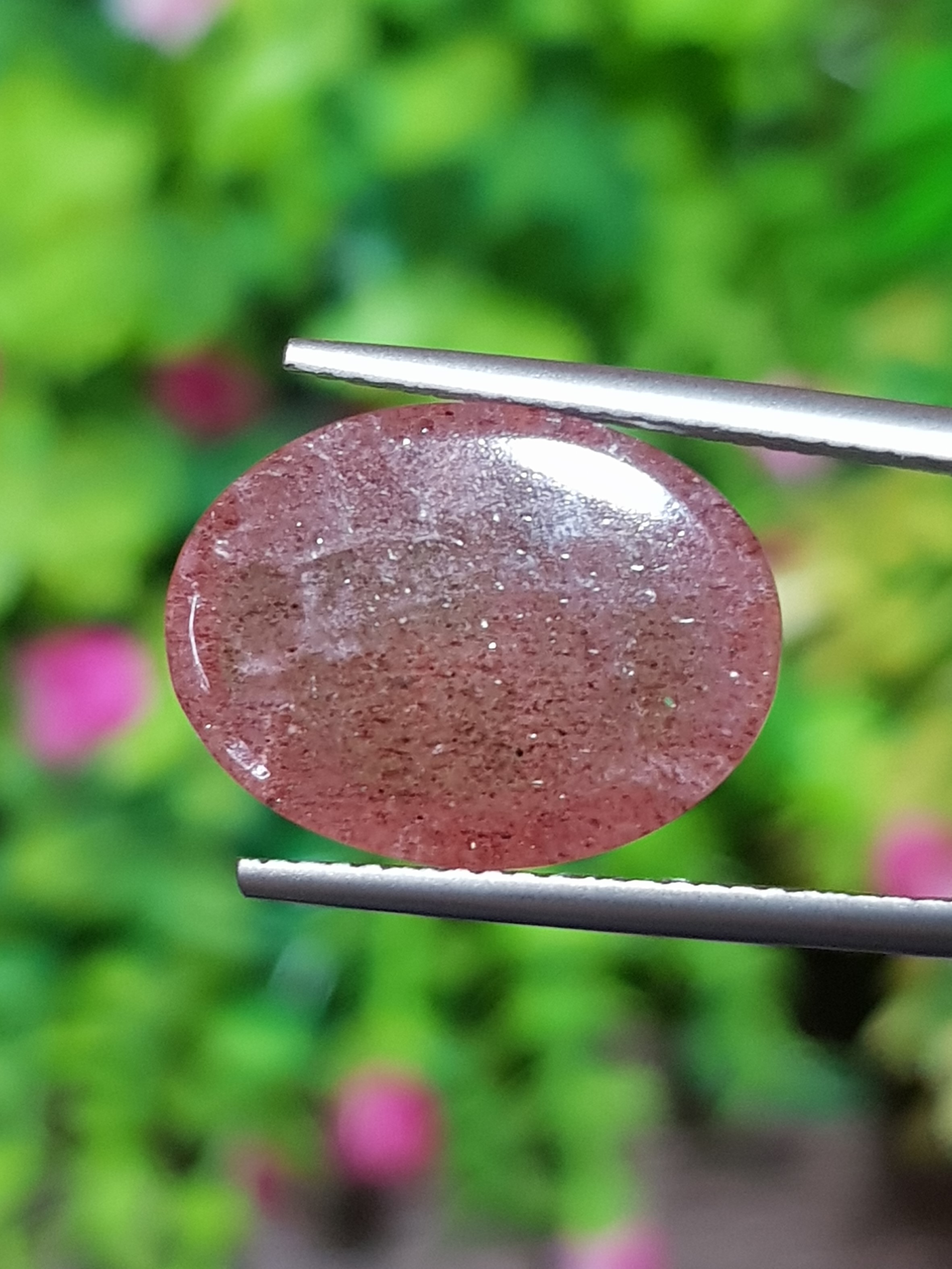 พลอย สตอเบอรี่ ควอตซ์ Strawberry Quartz 11.42 กะรัต (Cts.) พลอยแท้ อัญมณีมงคลประจําวันเกิด เครื่องประดับพลอย