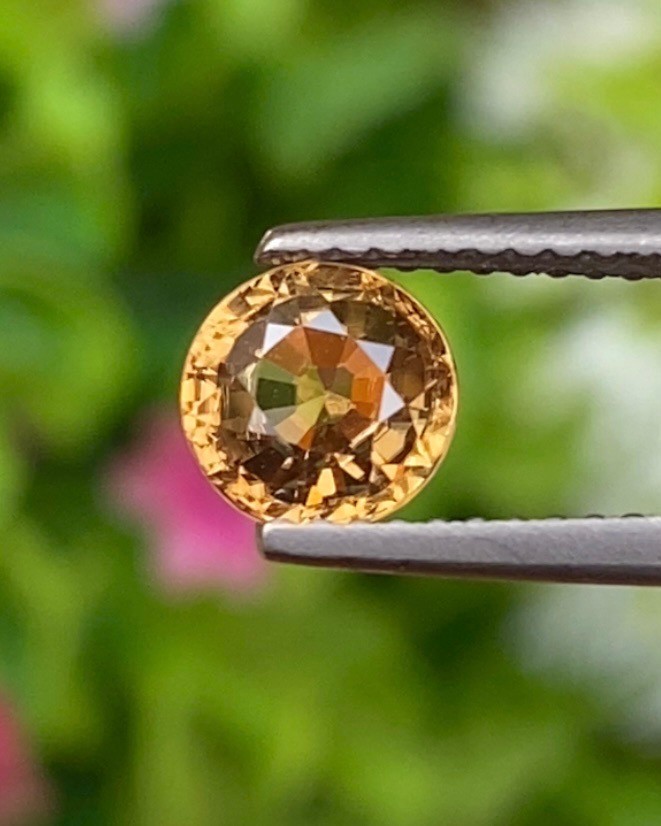 พลอย เพทาย (Zircon) 1.65 กะรัต (Cts.) พลอยแท้ อัญมณีมงคลประจําวันเกิด เครื่องประดับพลอย