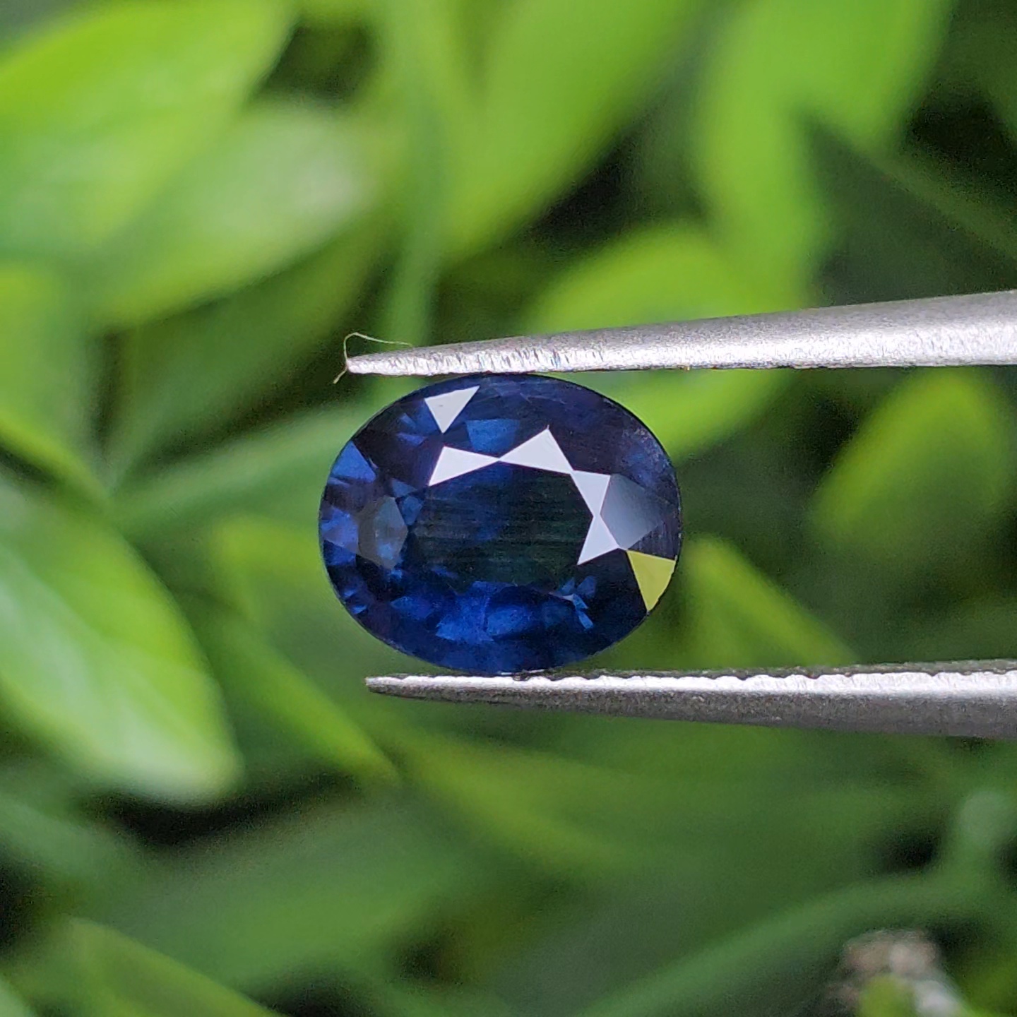 พลอย ไพลิน Blue Sapphire 1.30 กะรัต (Cts.) ดิบ (Unheated ) พลอยแท้ อัญมณีมงคลประจําวันเกิด เครื่องประดับพลอย