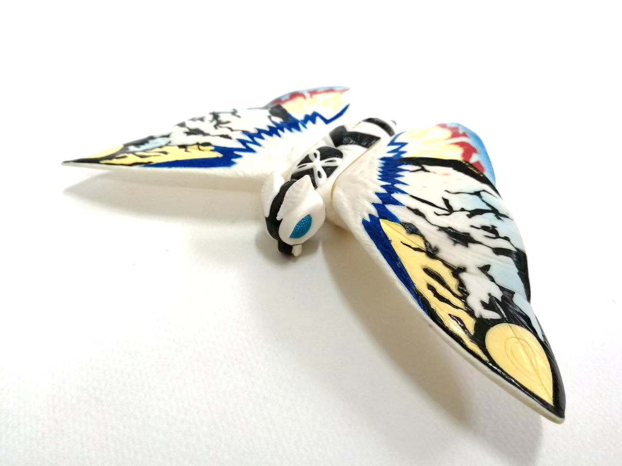 ซอฟ4นิ้ว เรนโบว์ มอธร่า bandai 1998 ขนาดสูง4นิ้ว ปลายปีกยาว6.5-7นิ้ว มือสองสภาพดีมีรอยบ้าง