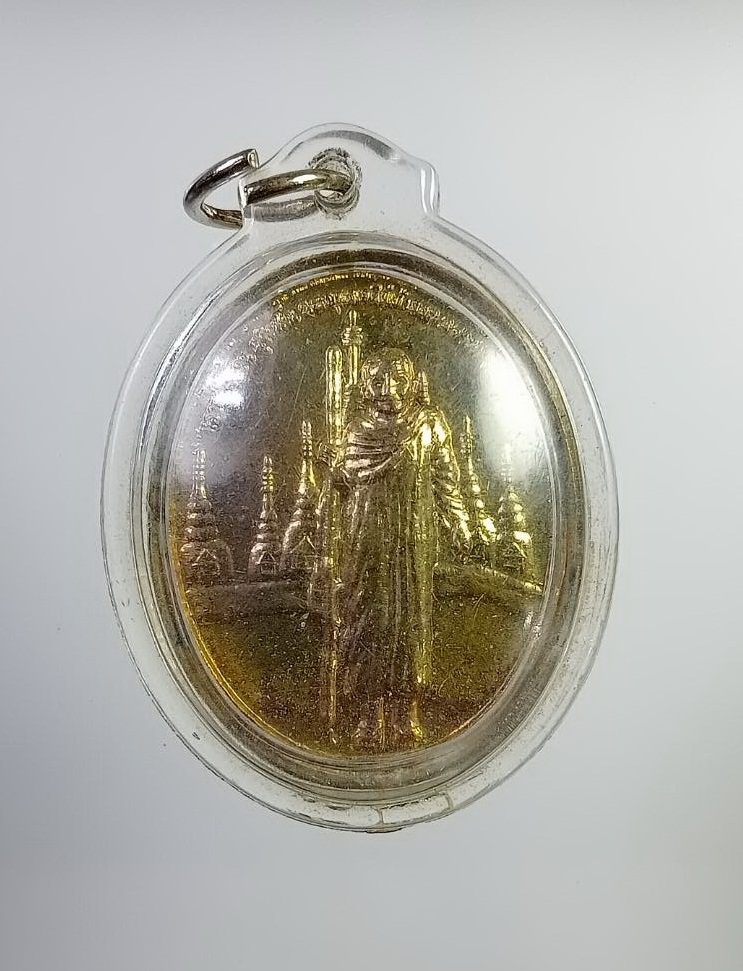 A7356 เหรียญหลวงปู่แหวนถือไม้เท้า หลังหลวงปู่อินทร์คำ วัดไชยสถาน เชียงใหม่ ปี2554