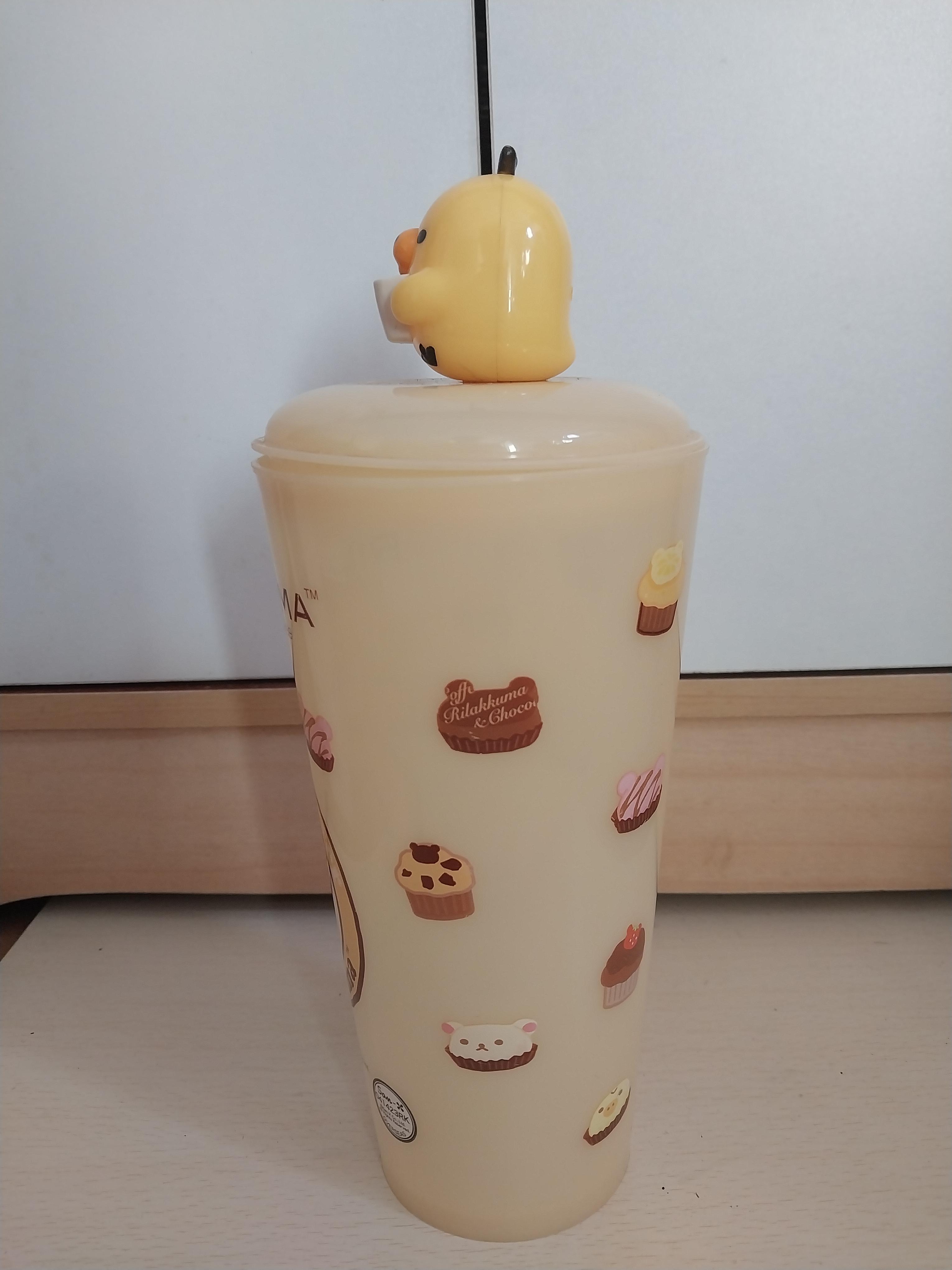 มือ2,มีหลายภาพ, แก้วน้ำนีลัคคุมะ พร้อมฝามีท็อปเปอร์ไก่คิอิโรอิโทมิ ถือแก้วกาแฟ ของมีตามภาพ