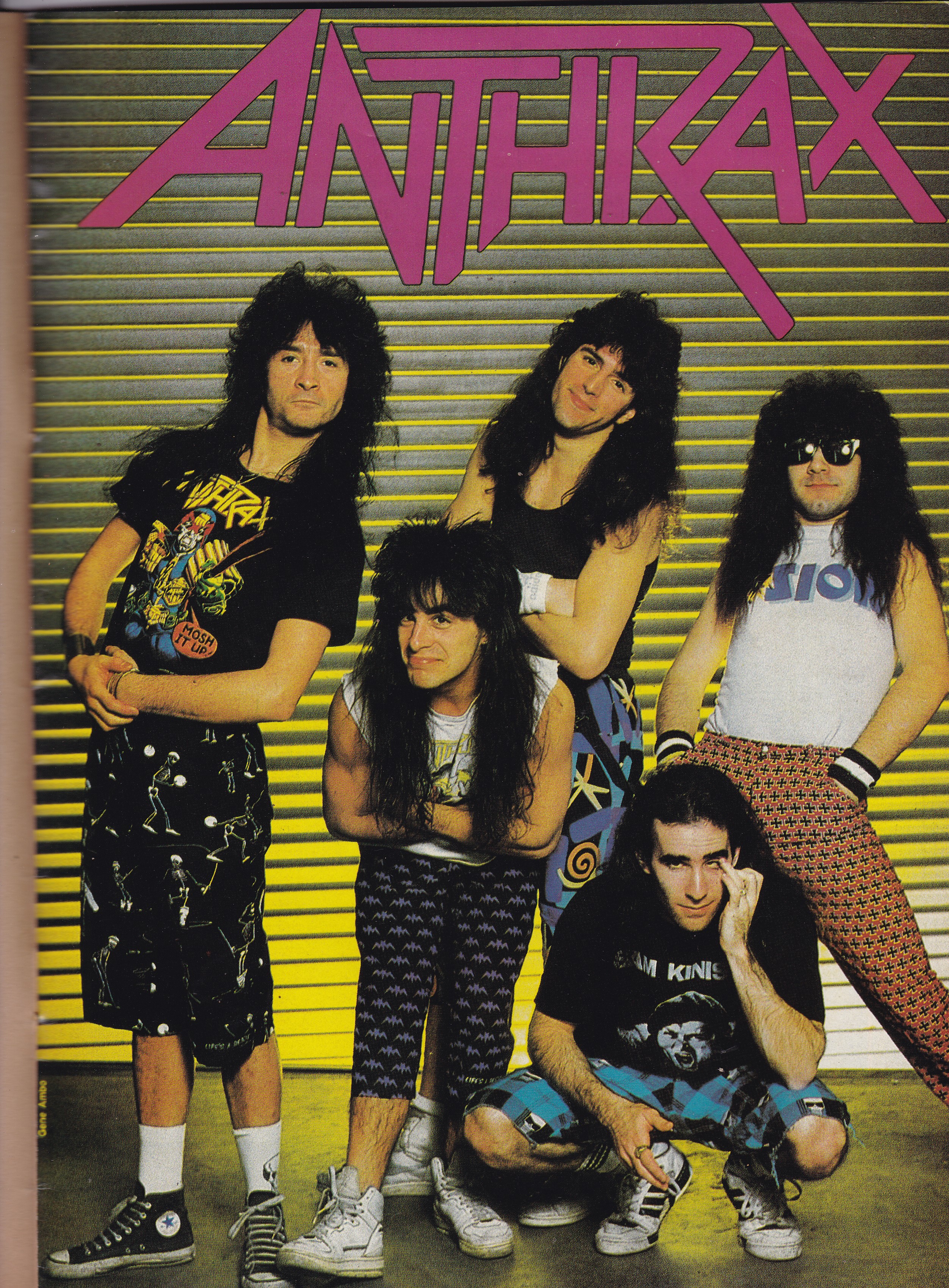 นิตยสารดนตรีเก่า "VOICE Vol.1 No.3- 2 มีนาคม 2532" หนังสือมีตำหนิ สันปกขาด ตามภาพ -การกลับคืนสู่เวทีของสิงห์เก่า -"ผมไม่สามารถจะบรรยายฝีมือกีตาร์ของมหาเทพผู้นี้ออกมาเป็นตักอักษรได้" -บทสรุปของตำนานที่มีลมหายใจ -เพียงแค่เหลือบมองโปสเตอร