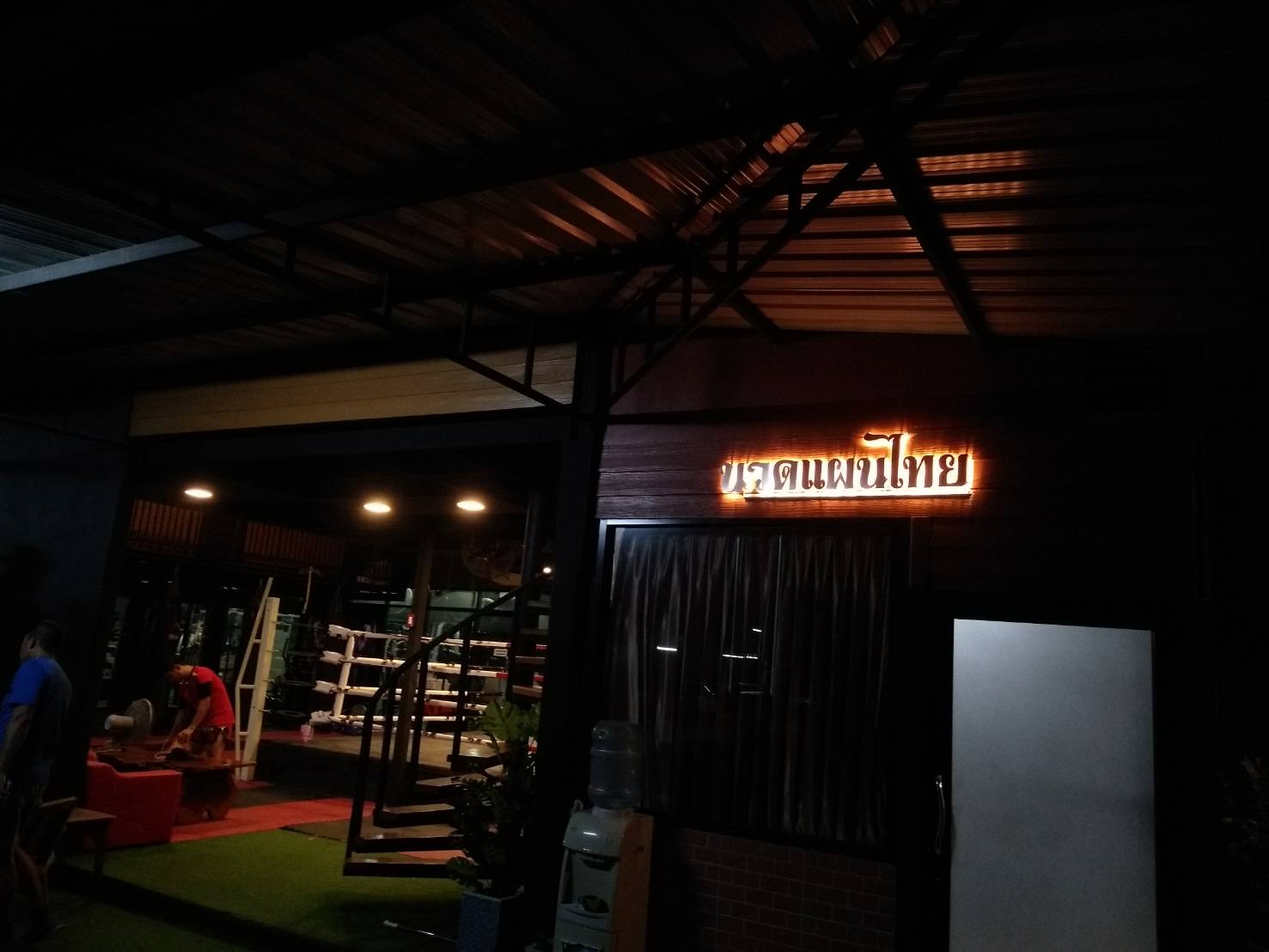 ป้ายแสตนเลส ติดขาลอย ไฟออกหลัง - ร้านนวดแผนไทย