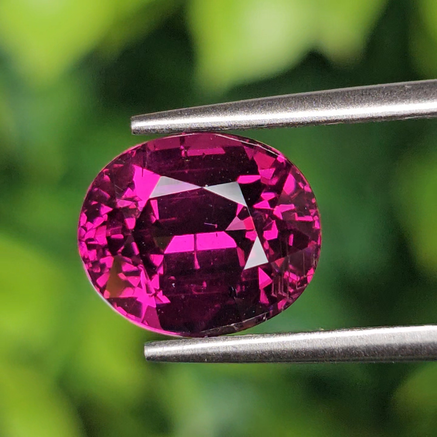 พลอย โรโดไลต์ กาเน็ท Rhodolite Garnet 4.50 กะรัต Cts.พลอยแท้ อัญมณีมงคลประจําวันเกิด เครื่องประดับพลอย