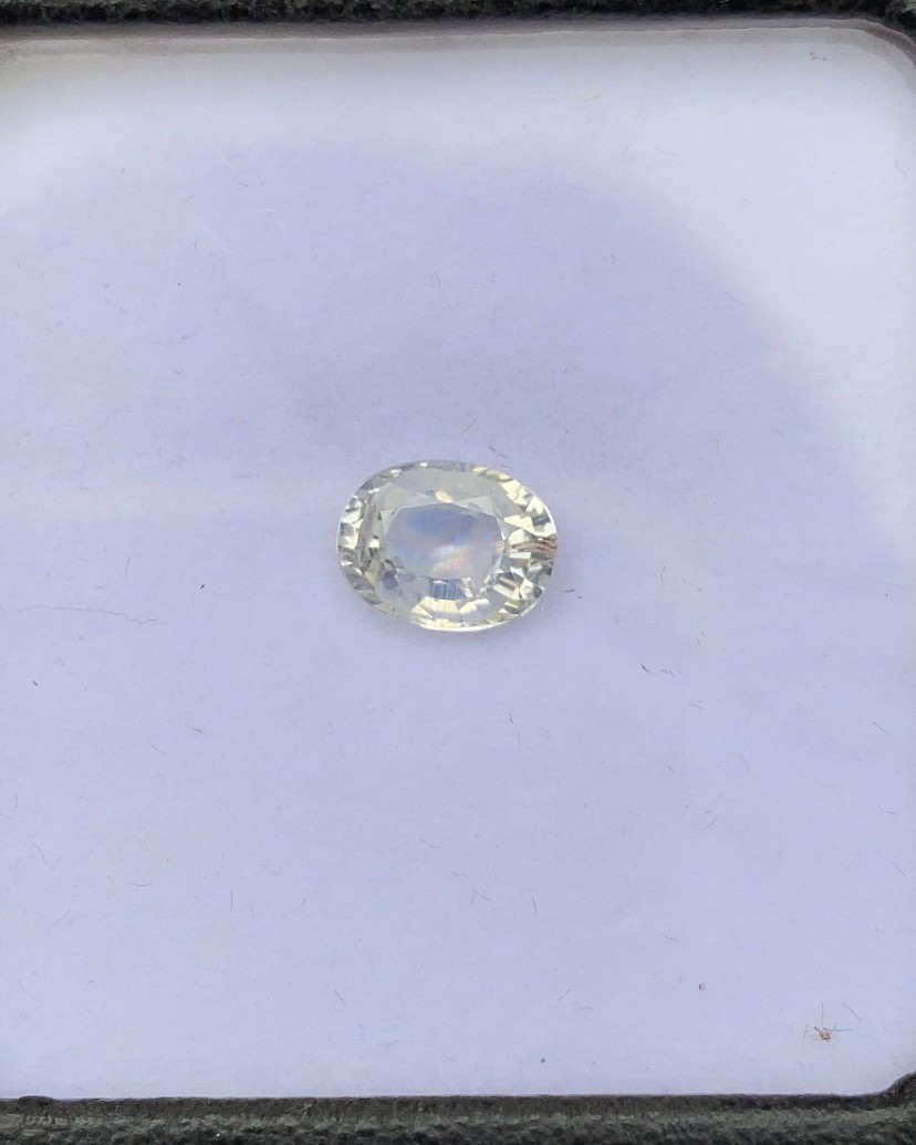 พลอย ขาว ไวท์ แซฟไฟร์ White Sapphire 2.08 กะรัต (Cts.) พลอยแท้ อัญมณีมงคลประจําวันเกิด เครื่องประดับพลอย