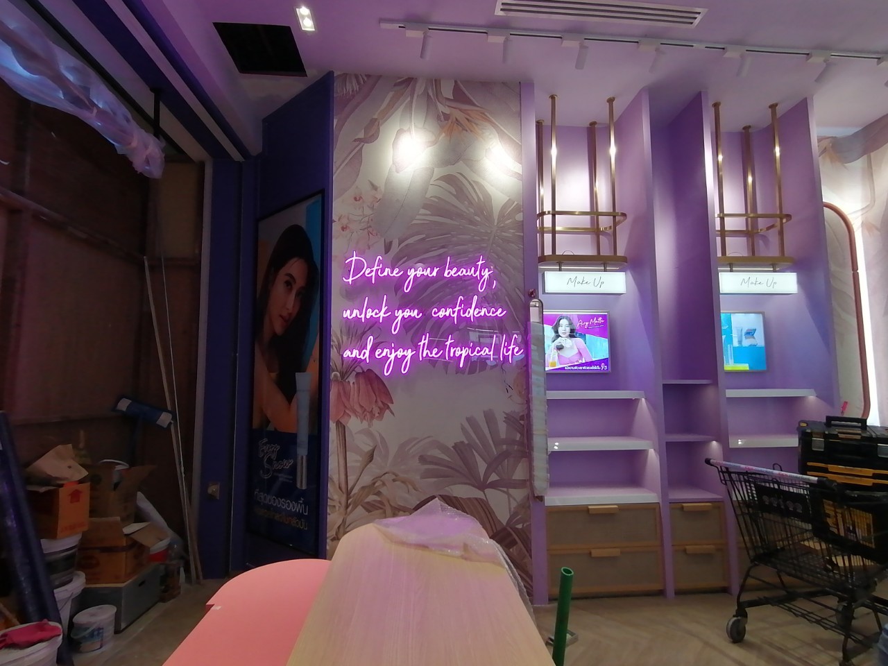 ไฟนีออน เฟค