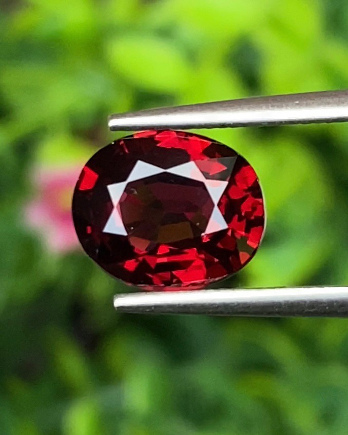 พลอย โรโดไลต์ กาเน็ท Rhodolite Garnet 2.68 กะรัต Cts.พลอยแท้ อัญมณีมงคลประจําวันเกิด เครื่องประดับพลอย