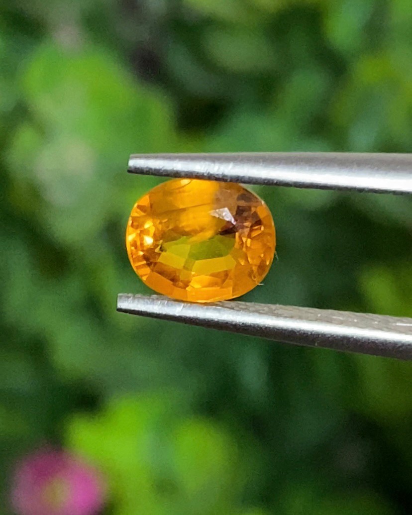 พลอย บุษราคัม Yellow Sapphire 1.28 กะรัต (Cts.) พลอยแท้ อัญมณีมงคลประจําวันเกิด เครื่องประดับพลอย