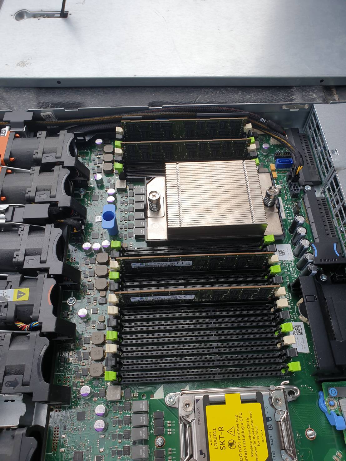 Dell R620 E5-2650v2 Ram 32 GB SAS 300x3 SSD 512 x3 power x2 พิเศษแถม CPU ให้อีกตัว