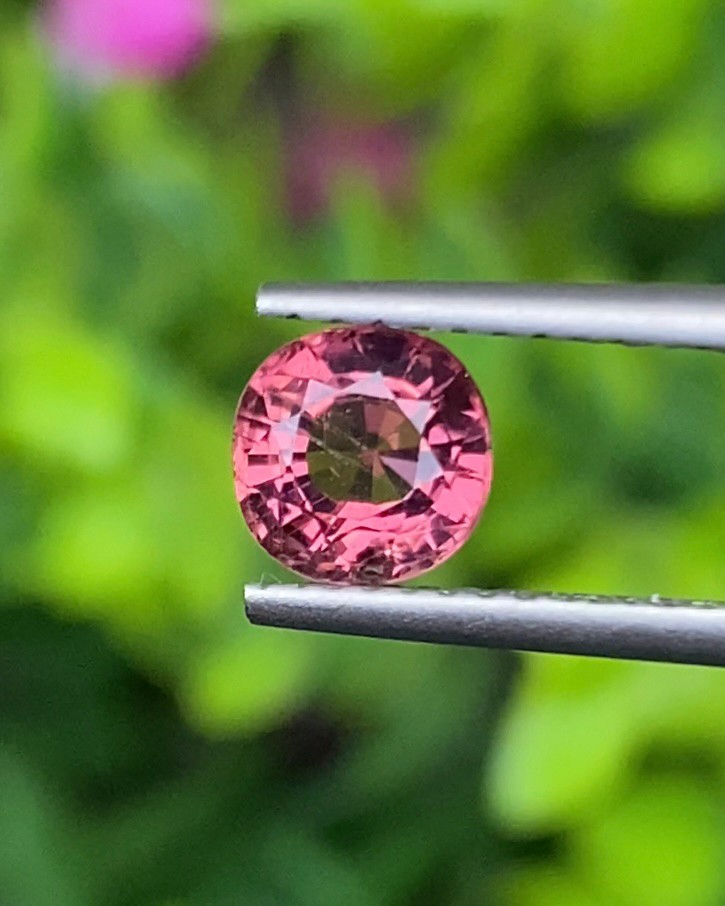 พลอย ทัวร์มาลีน Tourmaline 0.90 กะรัต (Cts.) พลอยแท้ อัญมณีมงคลประจําวันเกิด เครื่องประดับพลอย