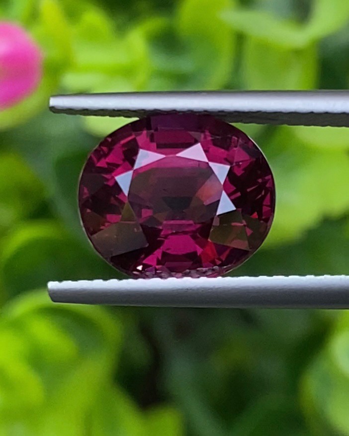 พลอย โรโดไลต์ กาเน็ท Rhodolite Garnet 5.23 กะรัต Cts.พลอยแท้ อัญมณีมงคลประจําวันเกิด เครื่องประดับพลอย