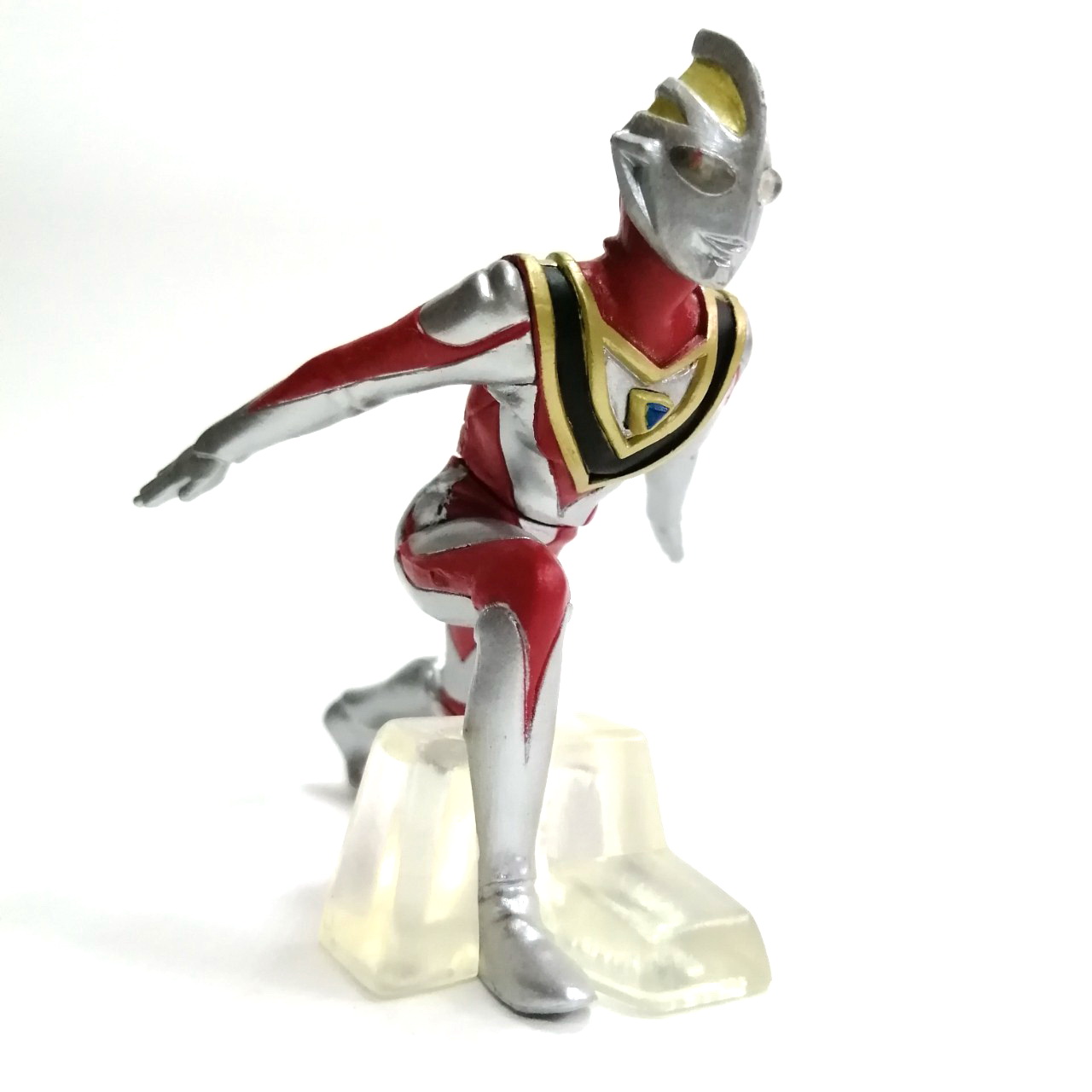 กาชาปอง อุลตร้าแมนไกอาท่าปล่อยแสง มีรอยบ้าง มีใบปิดมีน้ำแข็ง ขนาดตามรูป