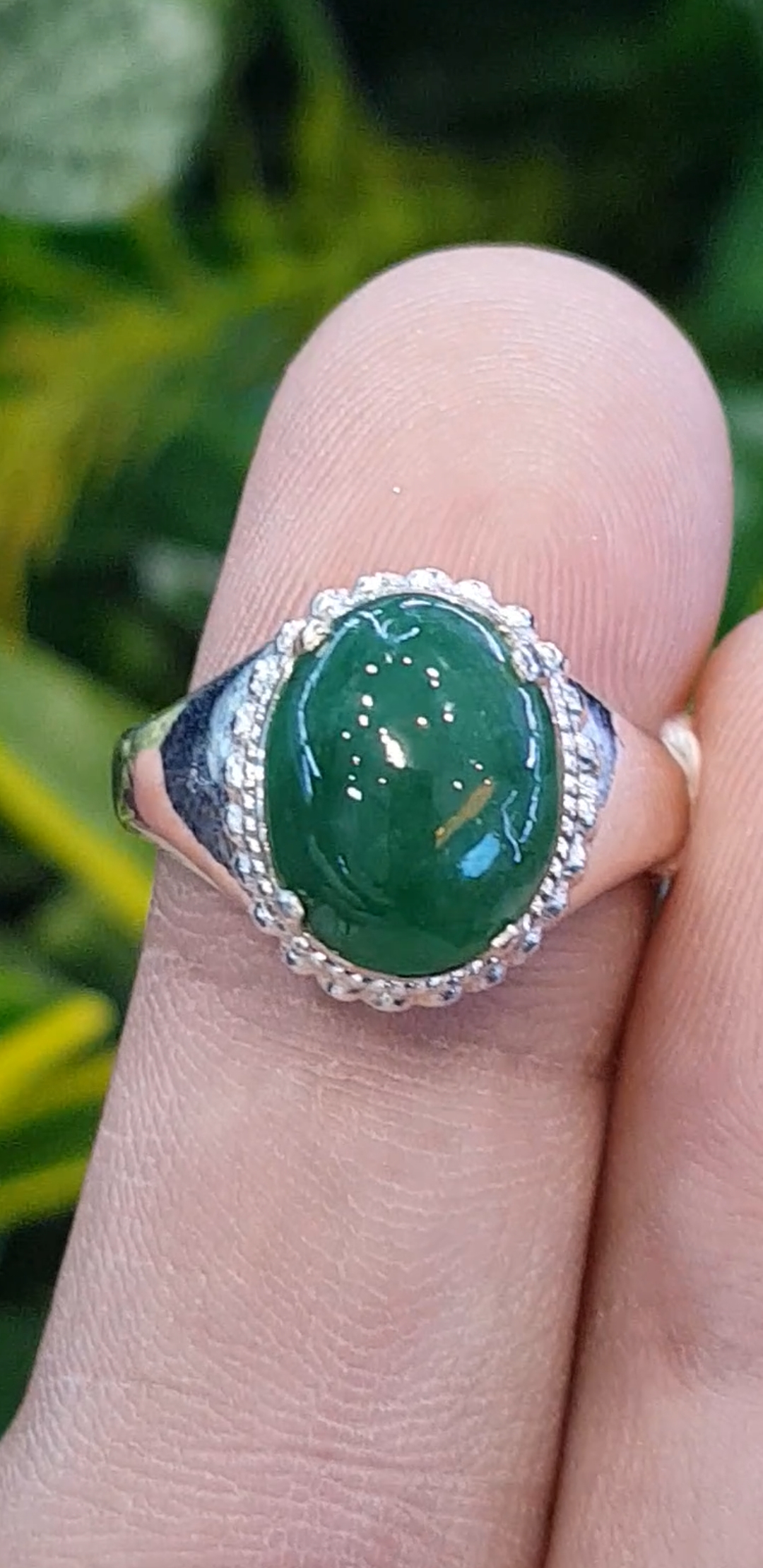 หยก พม่า แท้ Jade แหวนหยก 翡翠戒指 (Jadeite ring) 2.30 กะรัต (Cts.) (Size) 57 ดิบ ไม่ผ่านการปรับปรุง (Type A) พม่า (Myanmar)