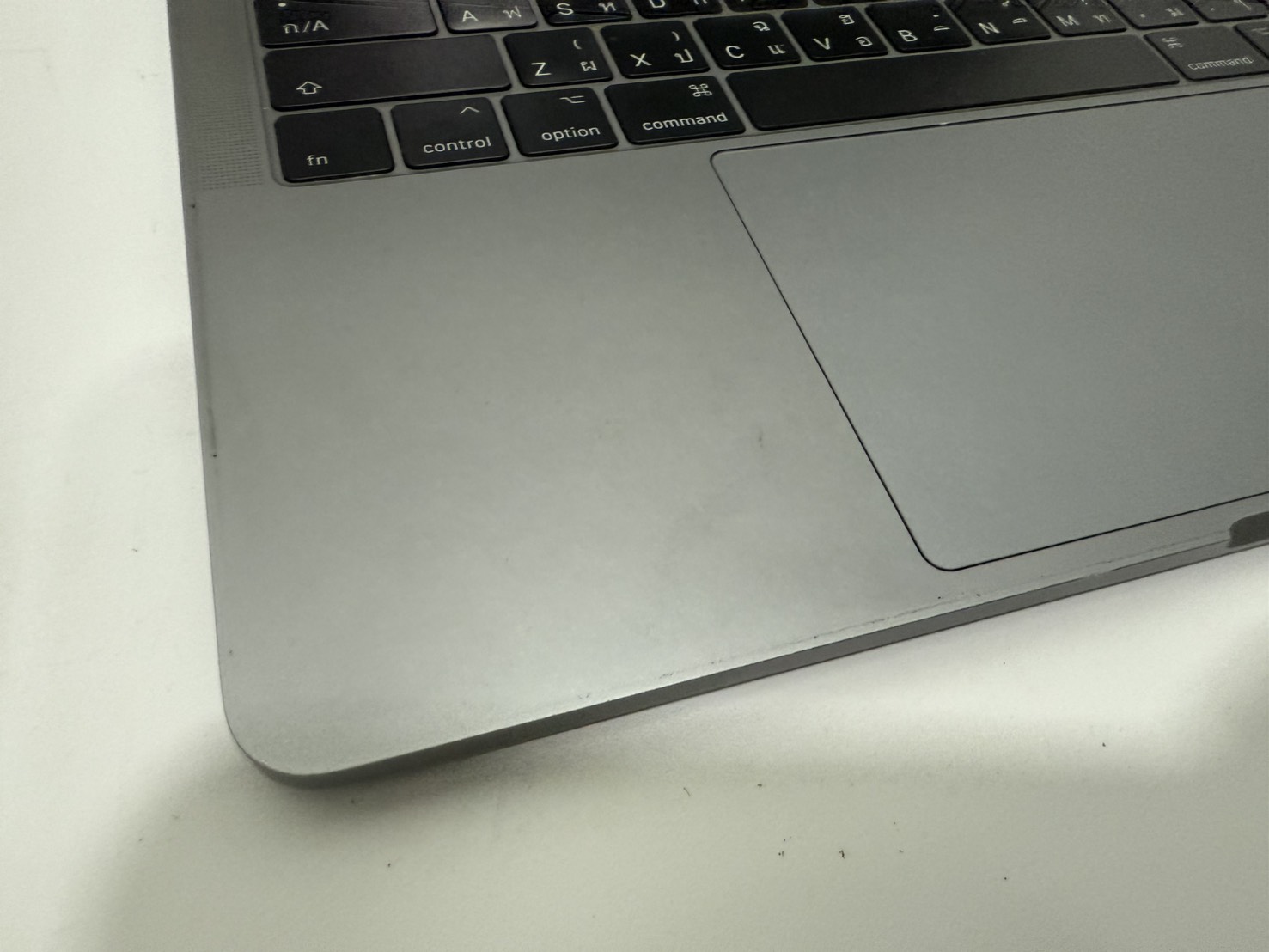 Macbook Pro 13" 2017(i5-7360U/8GB/128GB) + Adapter จอ Bright หนัก,ปุ่ม Command กดยาก รอยรอบเครื่อง,แบตเริ่มเสื่อม