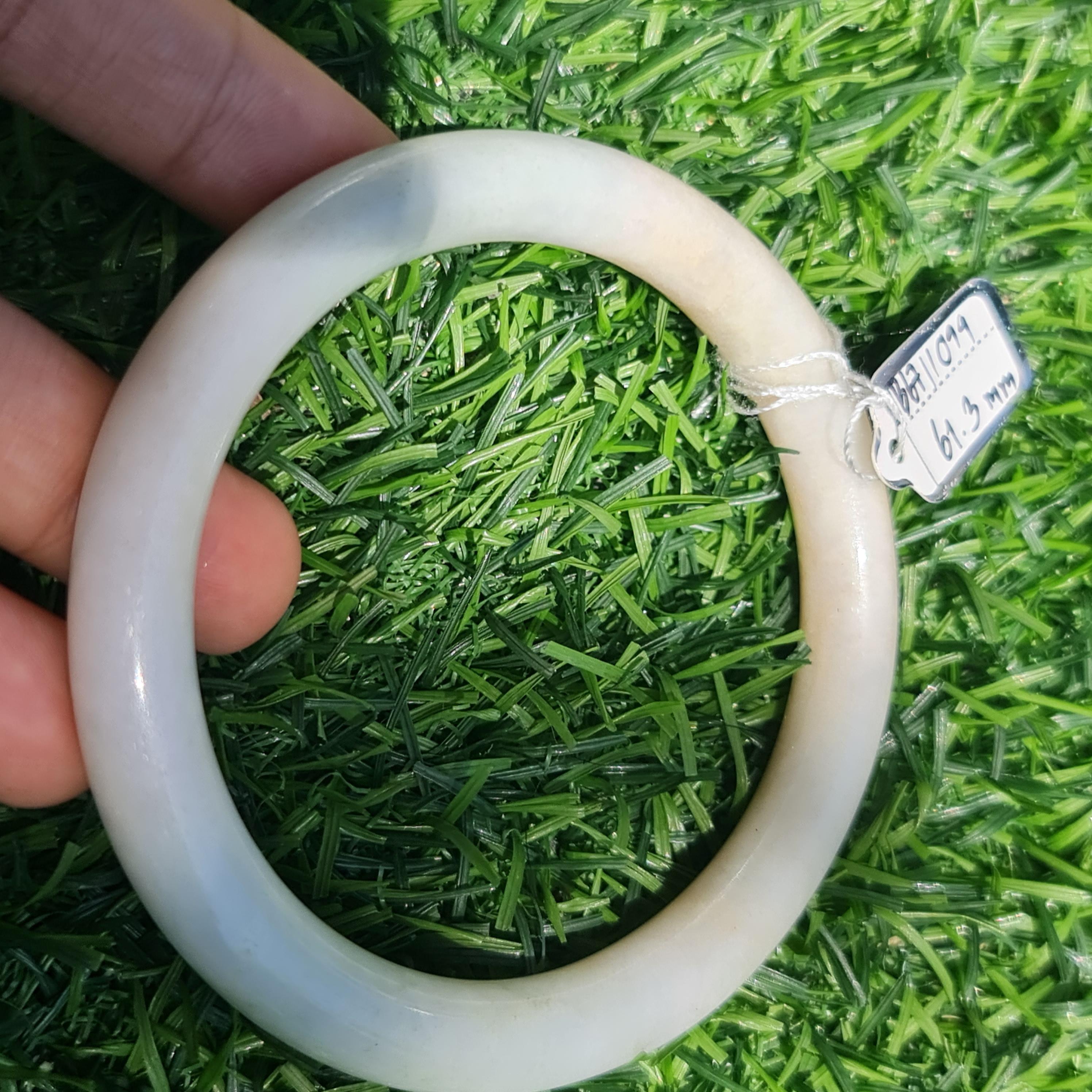 JB6711099 หยก พม่า แท้ Jade กำไลหยก 61.3 มม. (Jadeite bracelet) พม่า (Myanmar)