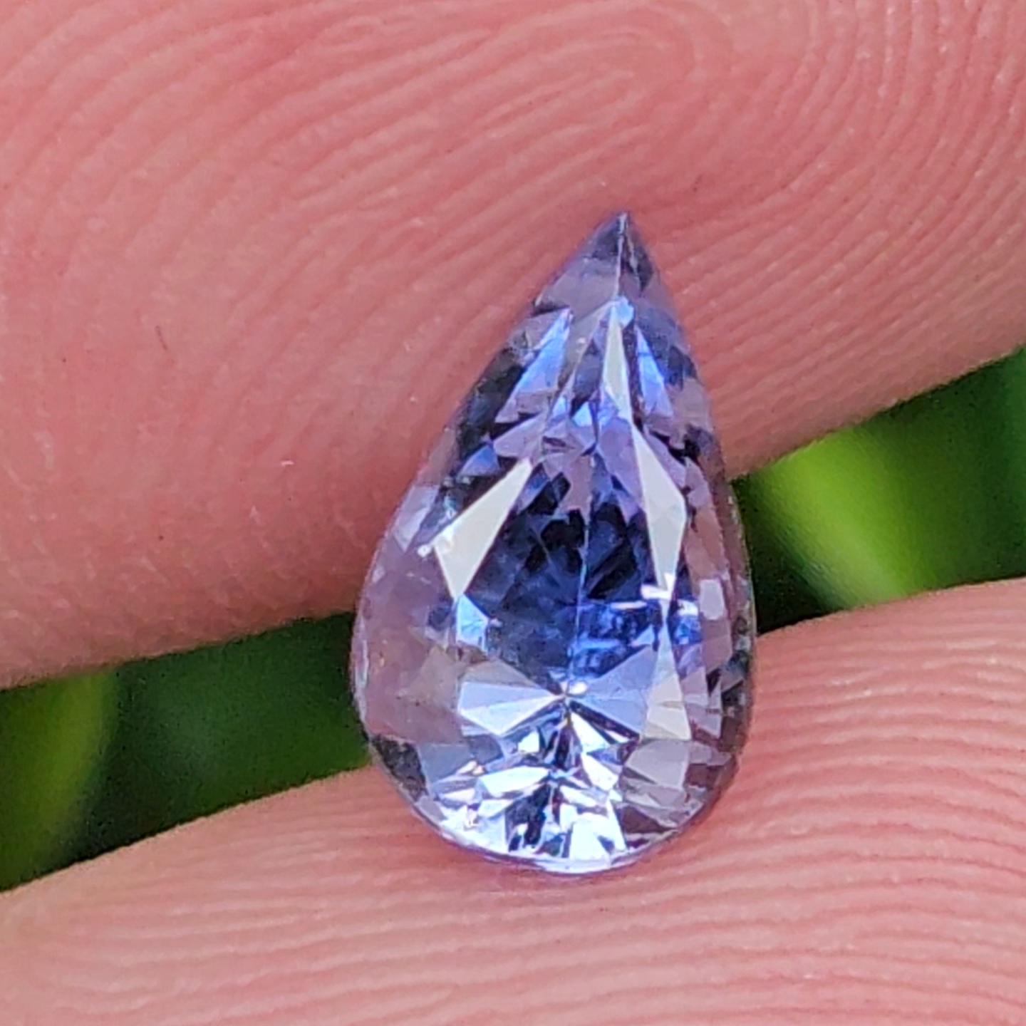 พลอย ไพลิน (Blue Sapphire) 1.55 กะรัต (Cts.) ดิบ (Unheated) พร้อมใบเซอร์ พลอยแท้ อัญมณีมงคลประจําวันเกิด เครื่องประดับพลอย