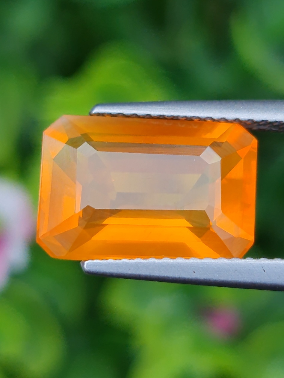 พลอย ไฟร์ โอปอล Fire Opal 4.33 กะรัต (Cts.) พลอยแท้ อัญมณีมงคลประจําวันเกิด เครื่องประดับพลอย