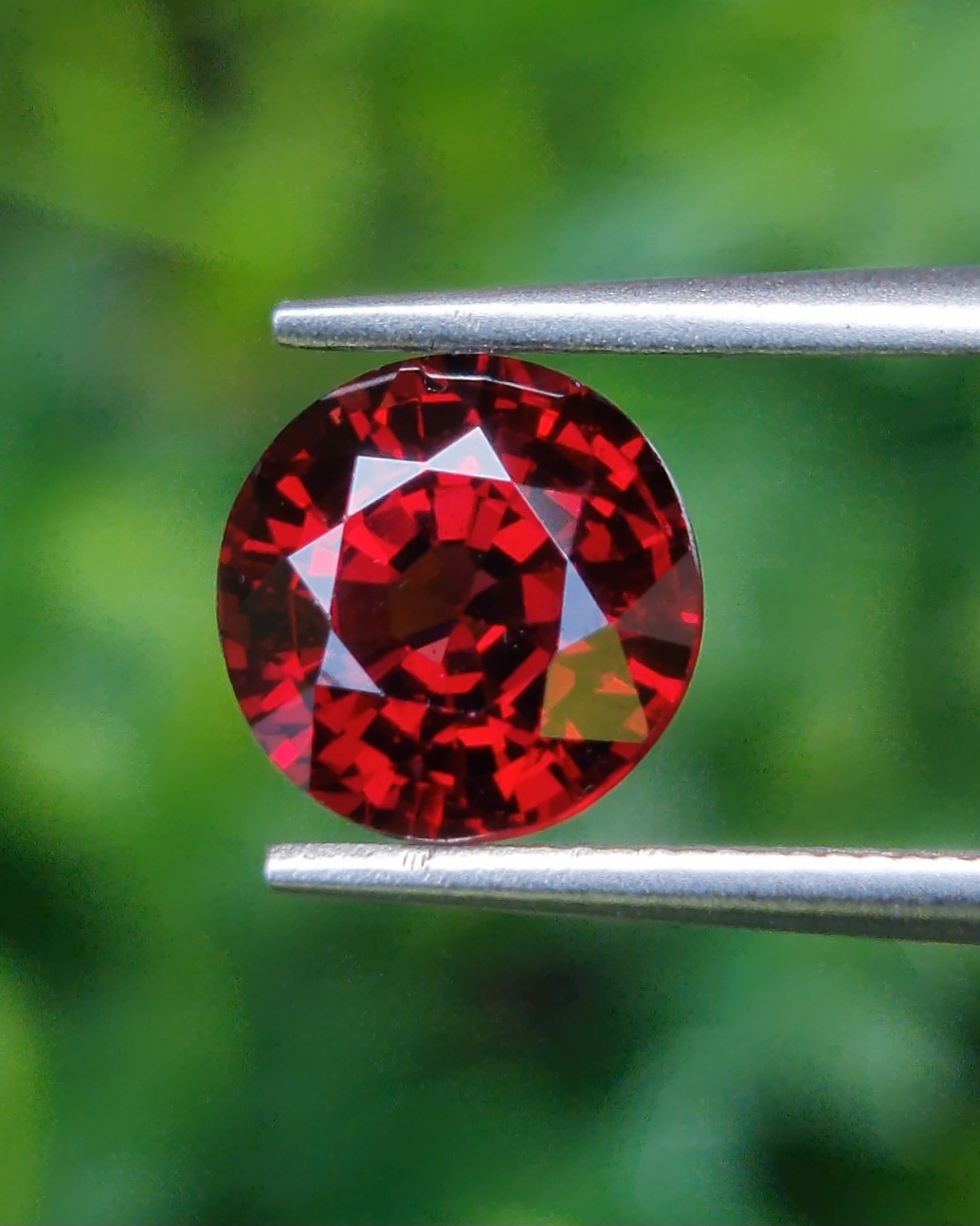 พลอย โรโดไลต์ กาเน็ท Rhodolite Garnet 2.35 กะรัต Cts.พลอยแท้ อัญมณีมงคลประจําวันเกิด เครื่องประดับพลอย