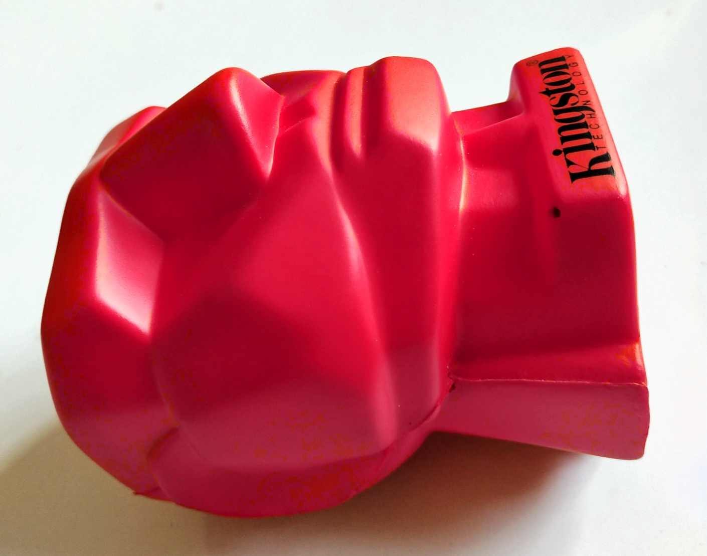 ของสะสมประเภทมาสค็อต Mascot ตุ๊กตามาสคอต kingston technology ชิ้นงานอ่อนนุ่ม สีแดง หายากงานเก่า มีตำหนิ ตามภาพ