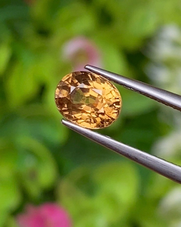 พลอย เพทาย (Zircon) 1.52 กะรัต (Cts.) พลอยแท้ อัญมณีมงคลประจําวันเกิด เครื่องประดับพลอย