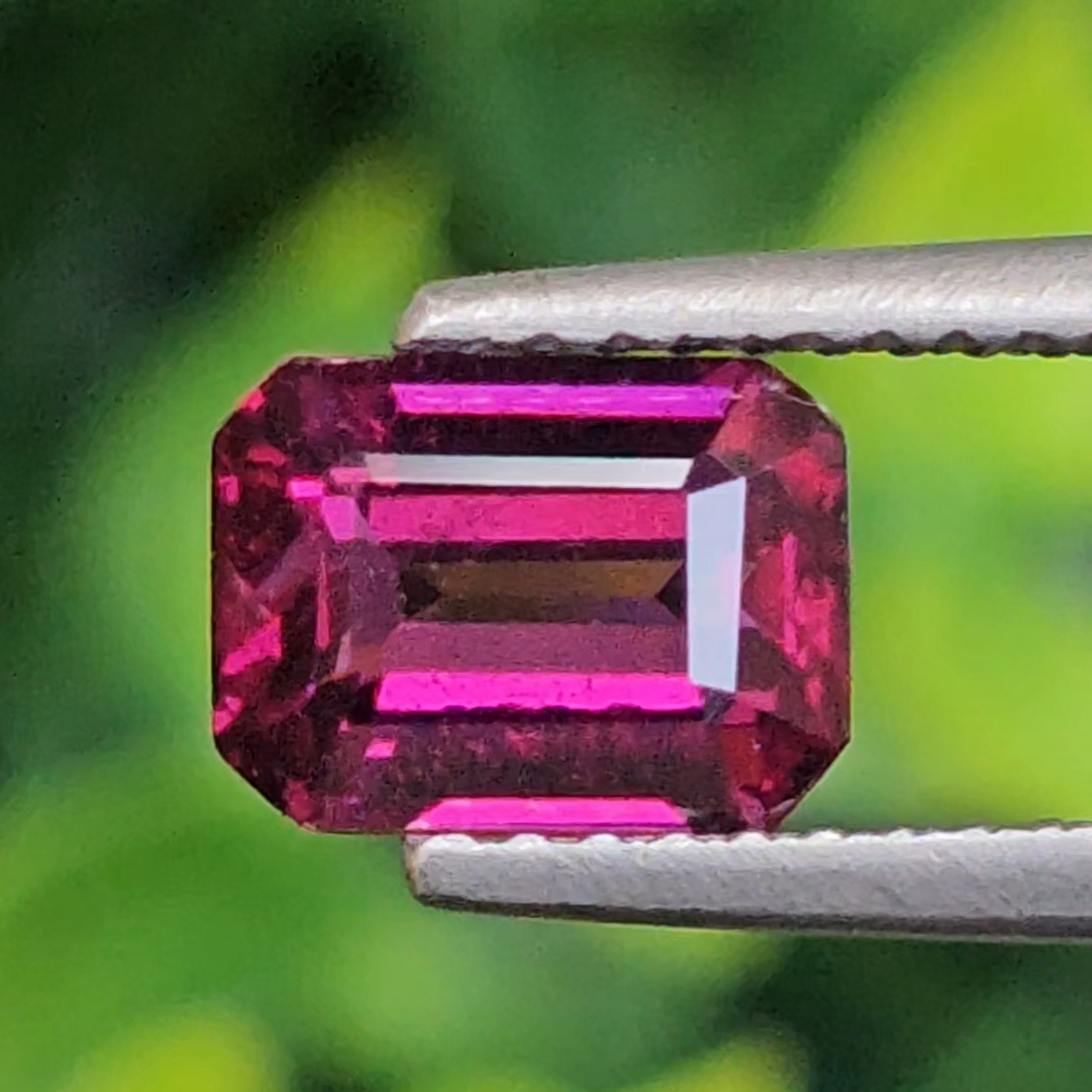 พลอย อุมบาไลต์ การ์เน็ต Umbalite Garnet 1.63 กะรัต (Cts.) ดิบ Unheated พร้อมใบเซอร์ พลอยแท้ อัญมณีมงคลประจําวันเกิด เครื่องประดับพลอย