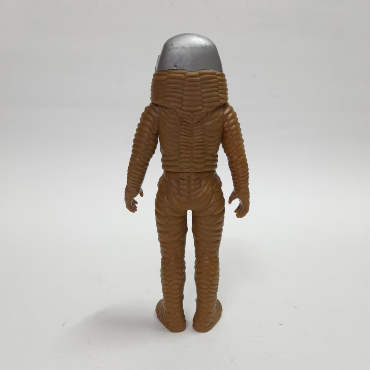 ซอฟ 5.5นิ้ว มนุษย์ดาวซาราป จากอุลตร้าแมนเมบิอุส ออกขายในรุ่น อุลตร้าแมน เอ๊กซ์ ขนาดตามภาพ มือสองสภาพดีมีรอยบ้าง มีสติ๊กเกอร์ใต้เท้า