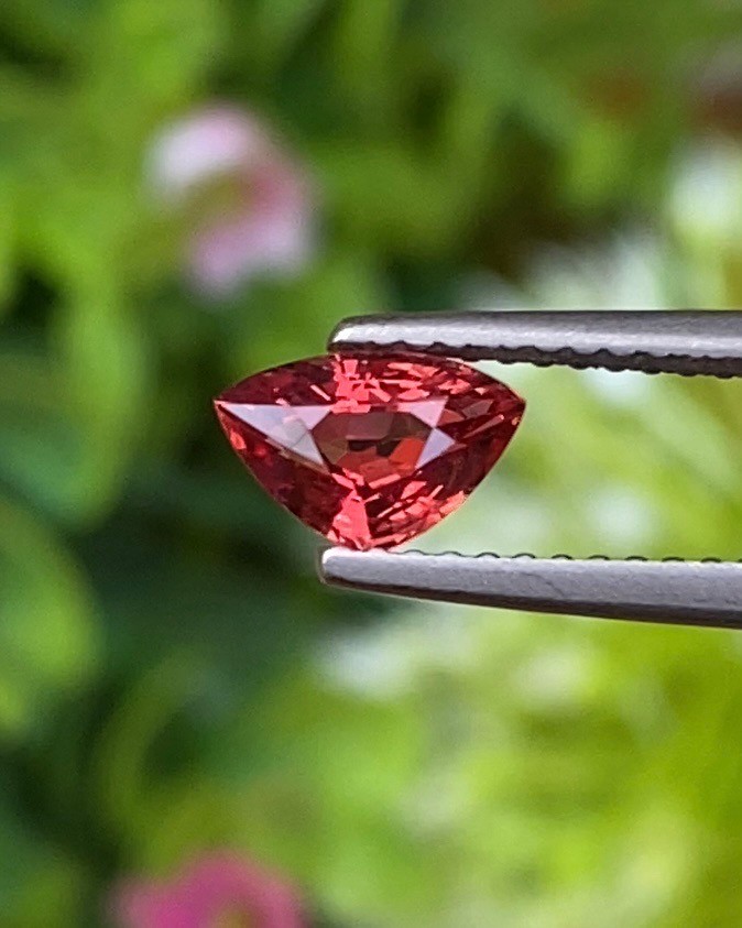 พลอย ทับทิม ซองเจีย Songea Ruby Sapphire 0.80 กะรัต (Cts.) พลอยแท้ อัญมณีมงคลประจําวันเกิด เครื่องประดับพลอย