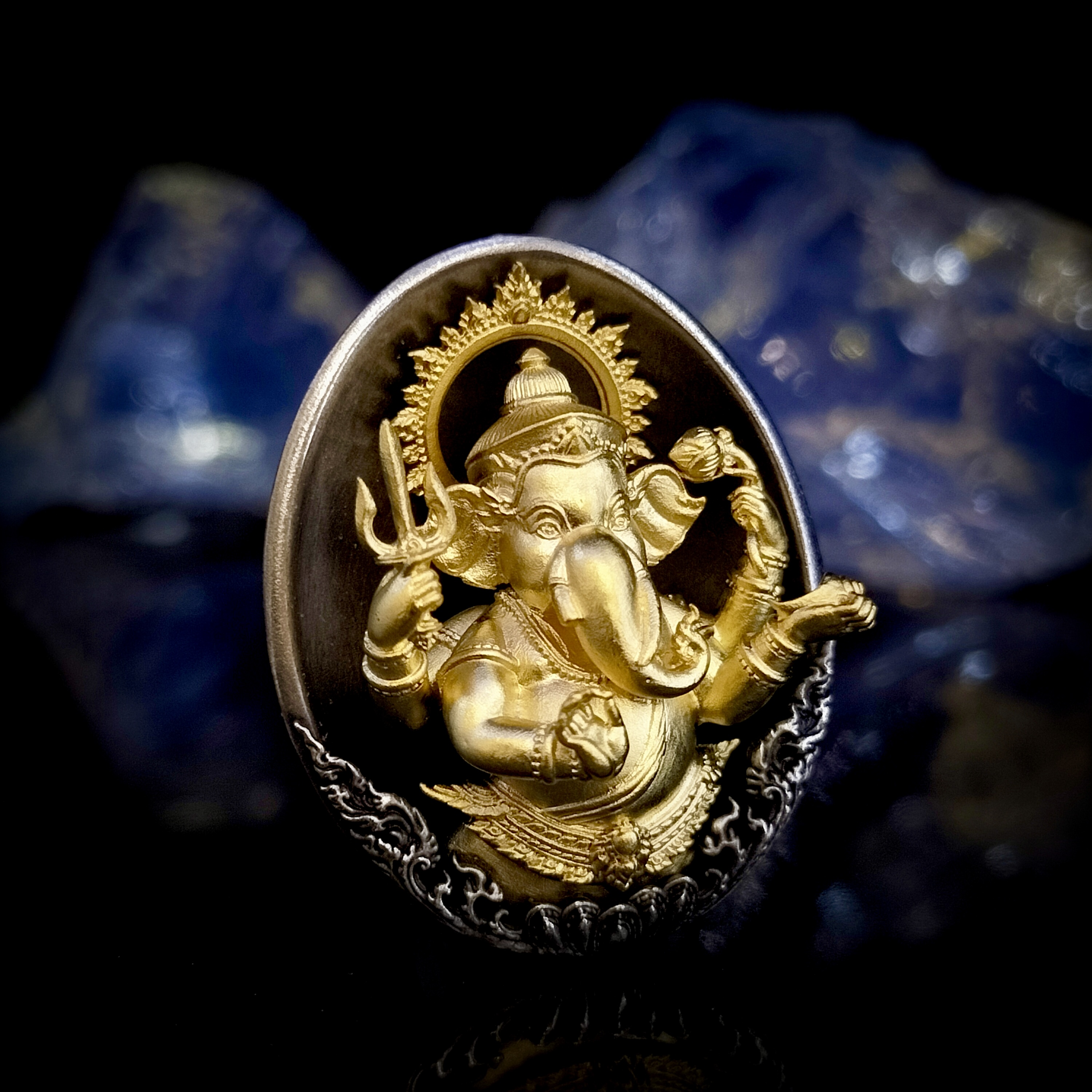 พระพิฆเนศ รุ่น คณปติ คเณศแห่งความสำเร็จ รหัส3 เนื้อไวท์บรอนซ์รมซาติน องค์ชุบทอง