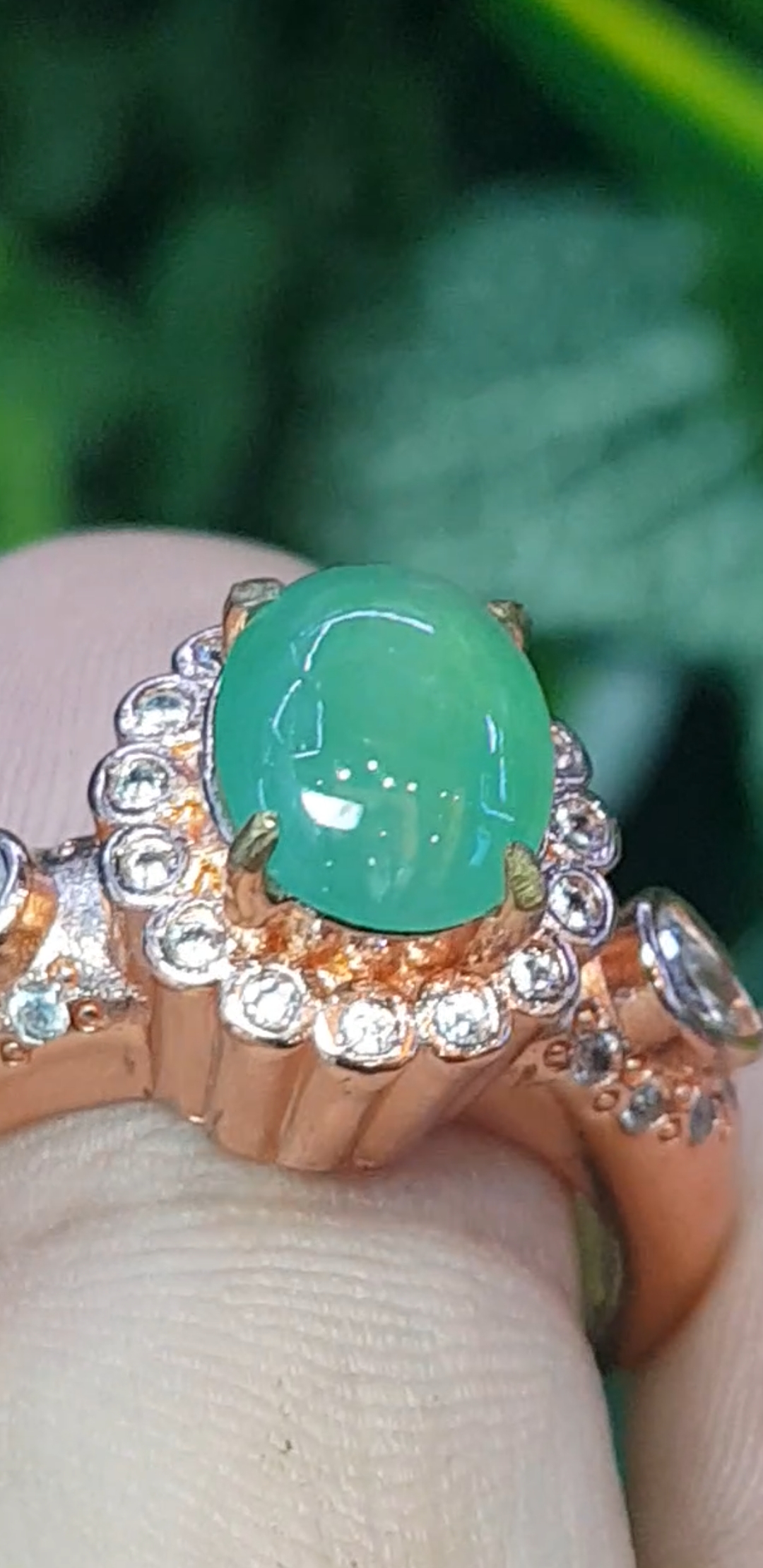 หยก พม่า แท้ Jade แหวนหยก (jadeite) 1.71 กะรัต (Cts.) (Size) 59 ดิบ ไม่ผ่านการปรับปรุง (Type A) พม่า (Myanmar)