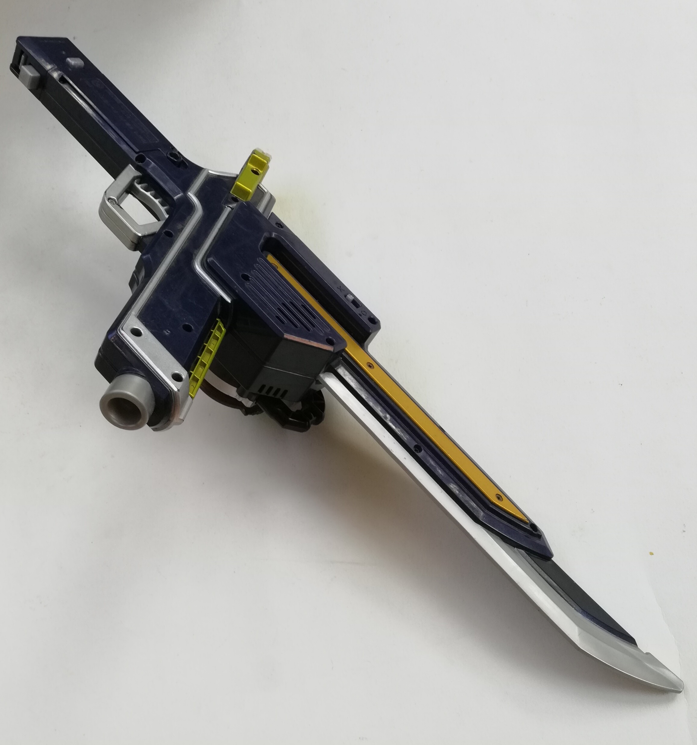 ดาบ-ปืน มุโซเซเบอร์ ปืนดาบของไรเดอรไกมุ สามารถเล่นกับล็อกซี๊ด ผลไม้ไกมุได้ทุกลูก แถมพายแอปเปิ้ล ล็อกซี๊ด 1ลูก **ใส่ถ่านแล้ว เล่นได้ปกติ มีเสียง สินค้ามีตำหนิโปรดตรวจสอบทุกภาพ