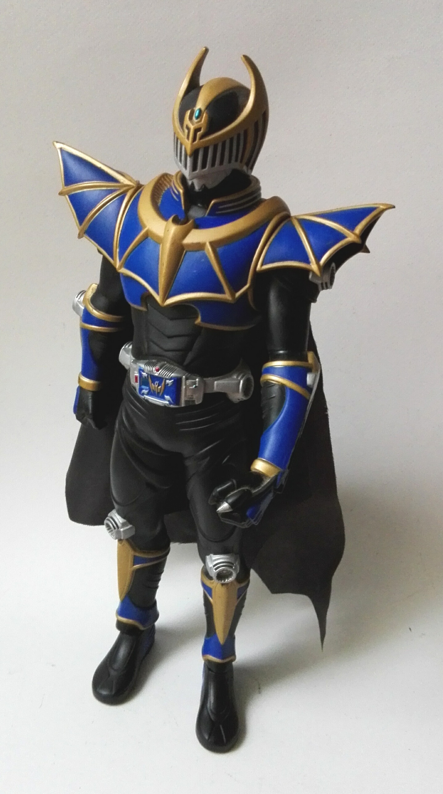 **มีตำหนิ อุปกรณ์ที่แขนซ้ายหาย **ของเล่น ของสะสม มาสค์ไรเดอร์ ไนท์ เซอร์วาย Masked Rider Knight, Survive จนาด 35 ซม.