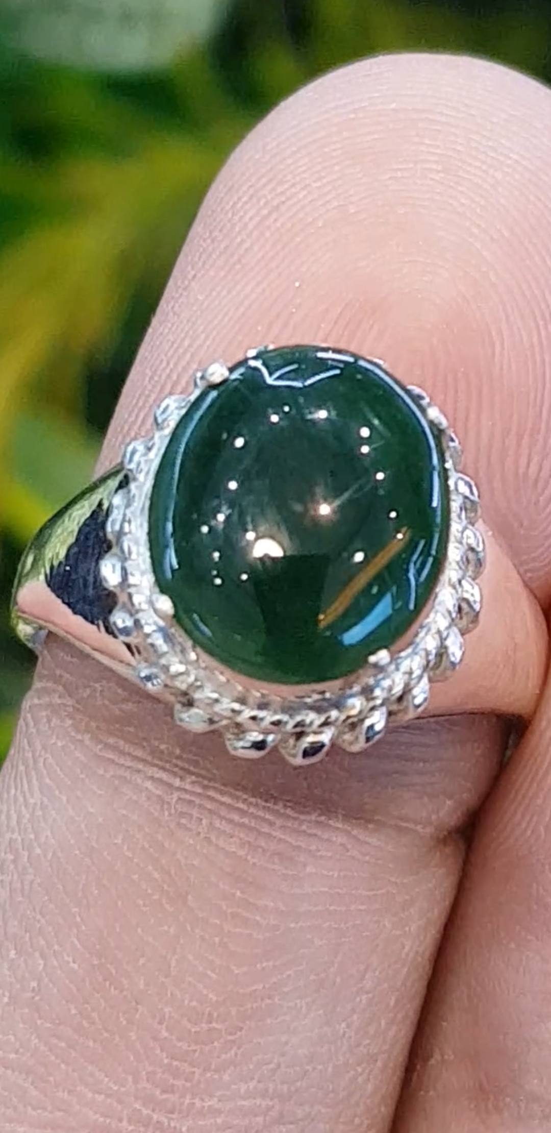 หยก พม่า แท้ Jade แหวนหยก 翡翠戒指 (Jadeite ring) 2.34 กะรัต (Cts.) (Size) 51 ดิบ ไม่ผ่านการปรับปรุง (Type A) พม่า (Myanmar)
