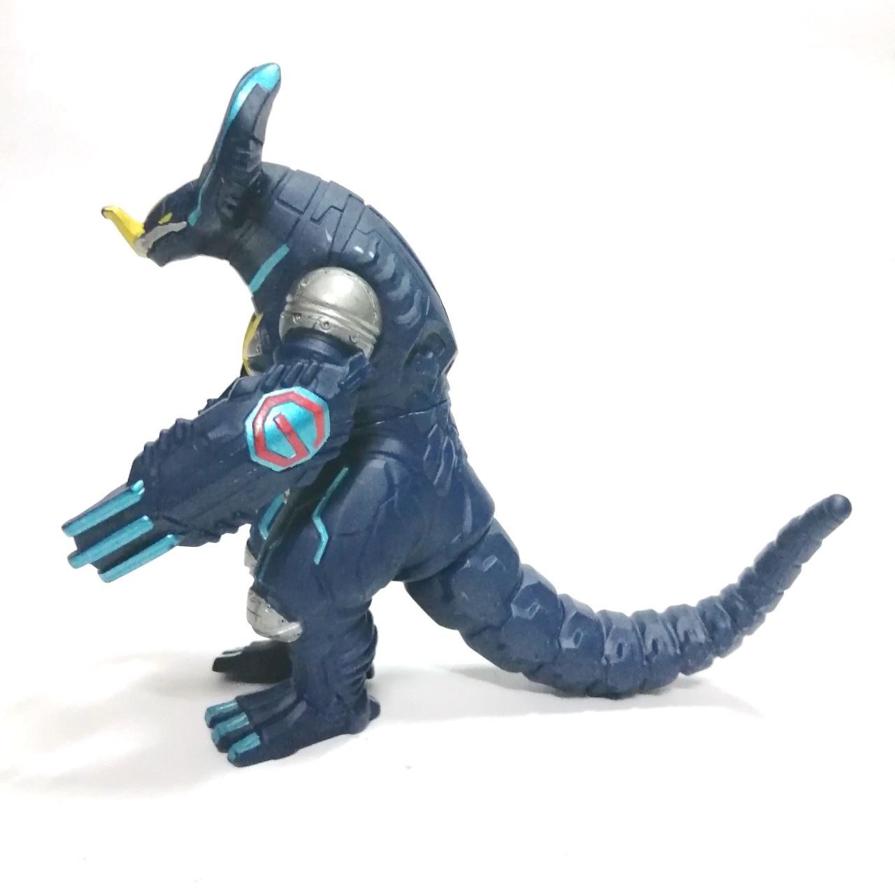 ซอฟ 5.5 นิ้ว สปาร์คดอล มีสติ๊กเกอร์ สัตว์ประหลาด ไซเบอร์โกโมร่า จากอุลตร้าแมน เอ๊กซ์ BANDAI 2015 CHINA สภาพดี มีรอยเล็กน้อย