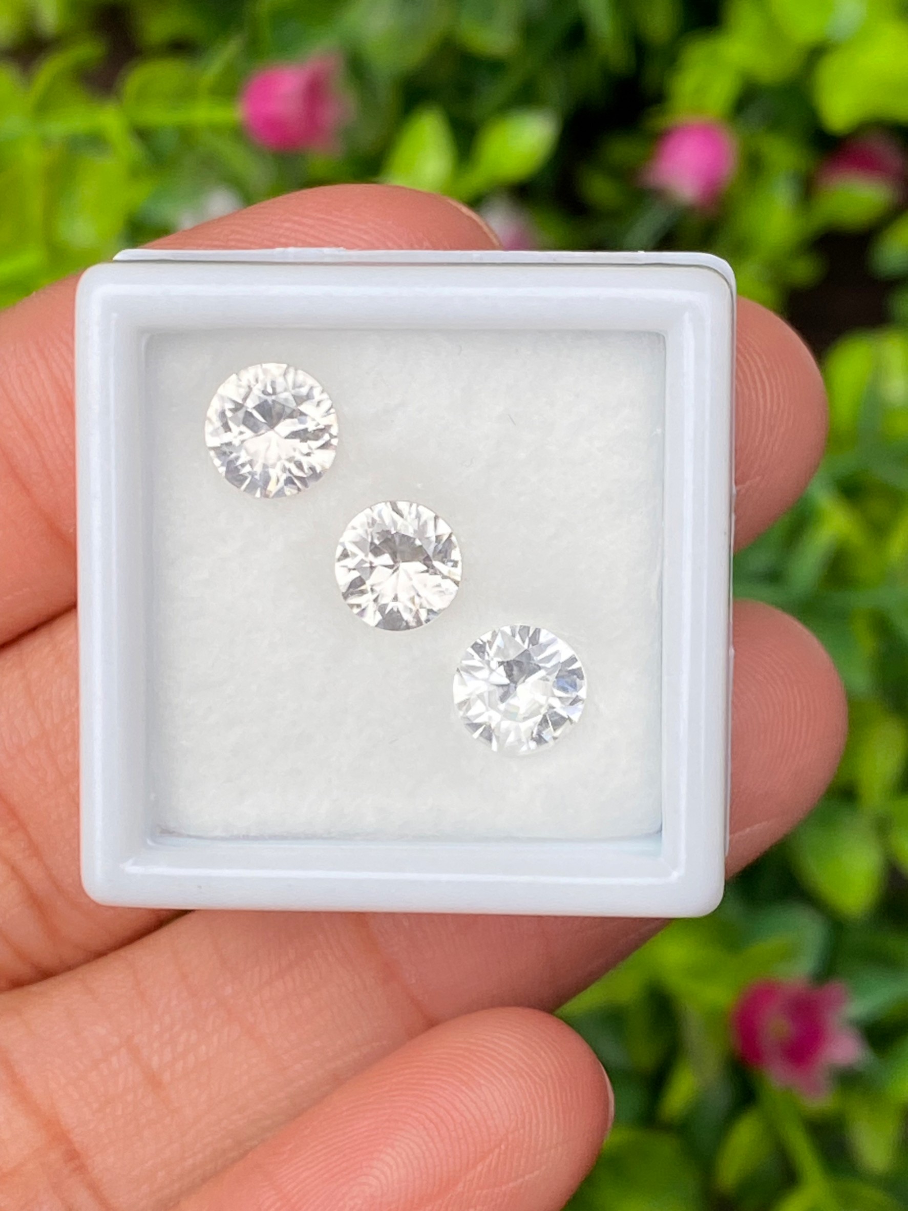 พลอย เพทาย Natural Zircon 3.00 กะรัต (Cts.) 3 เม็ด (Pcs.) พลอยแท้ อัญมณีมงคลประจําวันเกิด เครื่องประดับพลอย