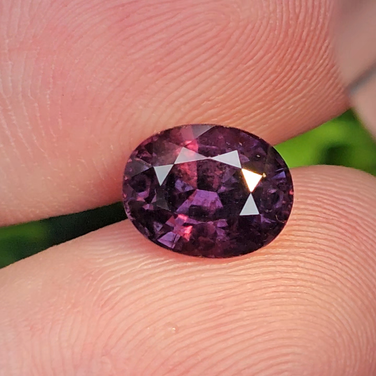 พลอย คัลเลอร์เชนจ์ แซฟไฟร์ Color Change Sapphire 3.40 กะรัต (Cts.) พลอยแท้ อัญมณีมงคลประจําวันเกิด เครื่องประดับพลอย