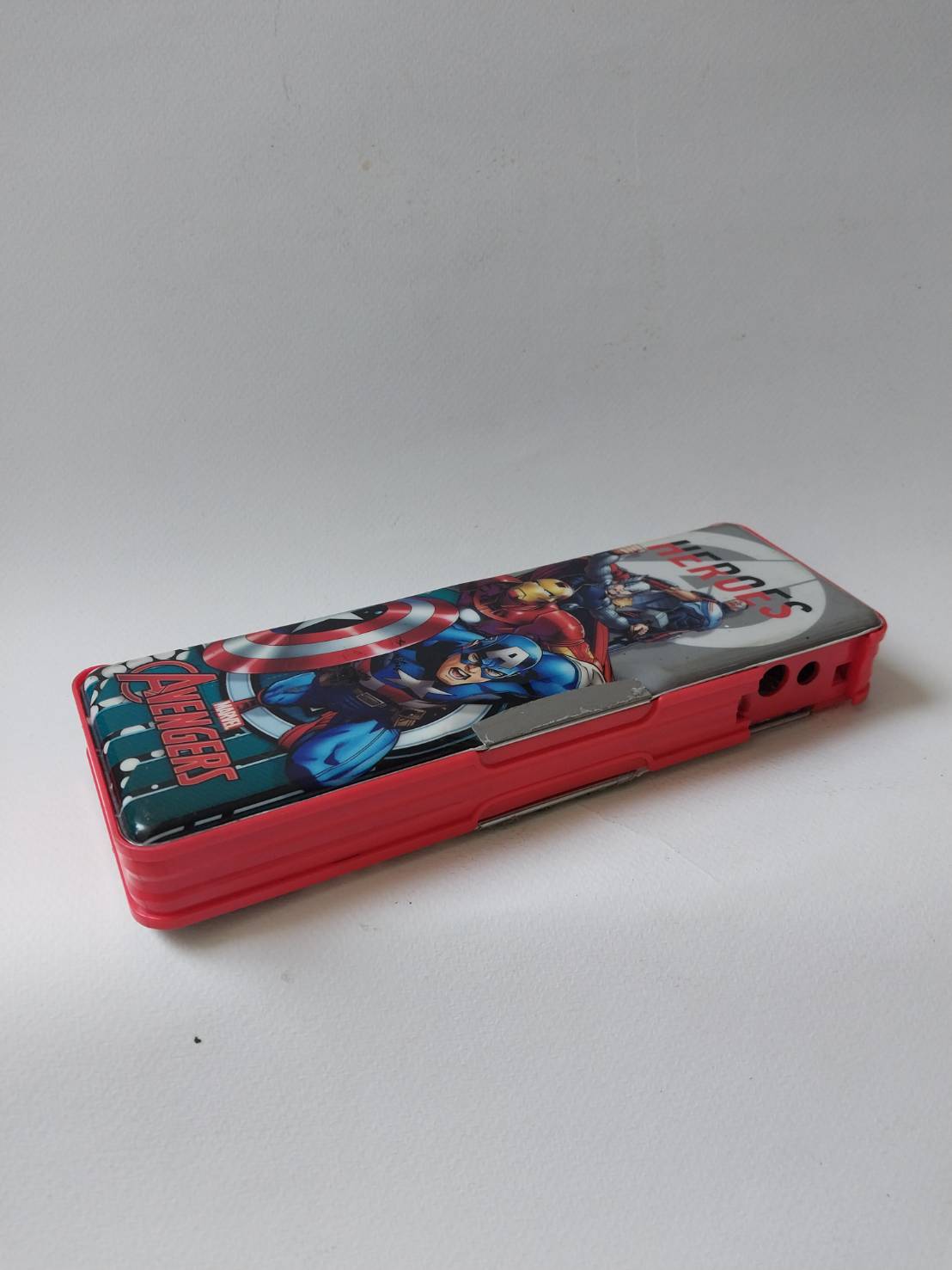 มีหลายภาพ, กล่องดินสอภาพสวย ภาพทีมอเวนเจอร์ ภาพการ์ตูน มีตำหนิโปรดดูทุกภาพ