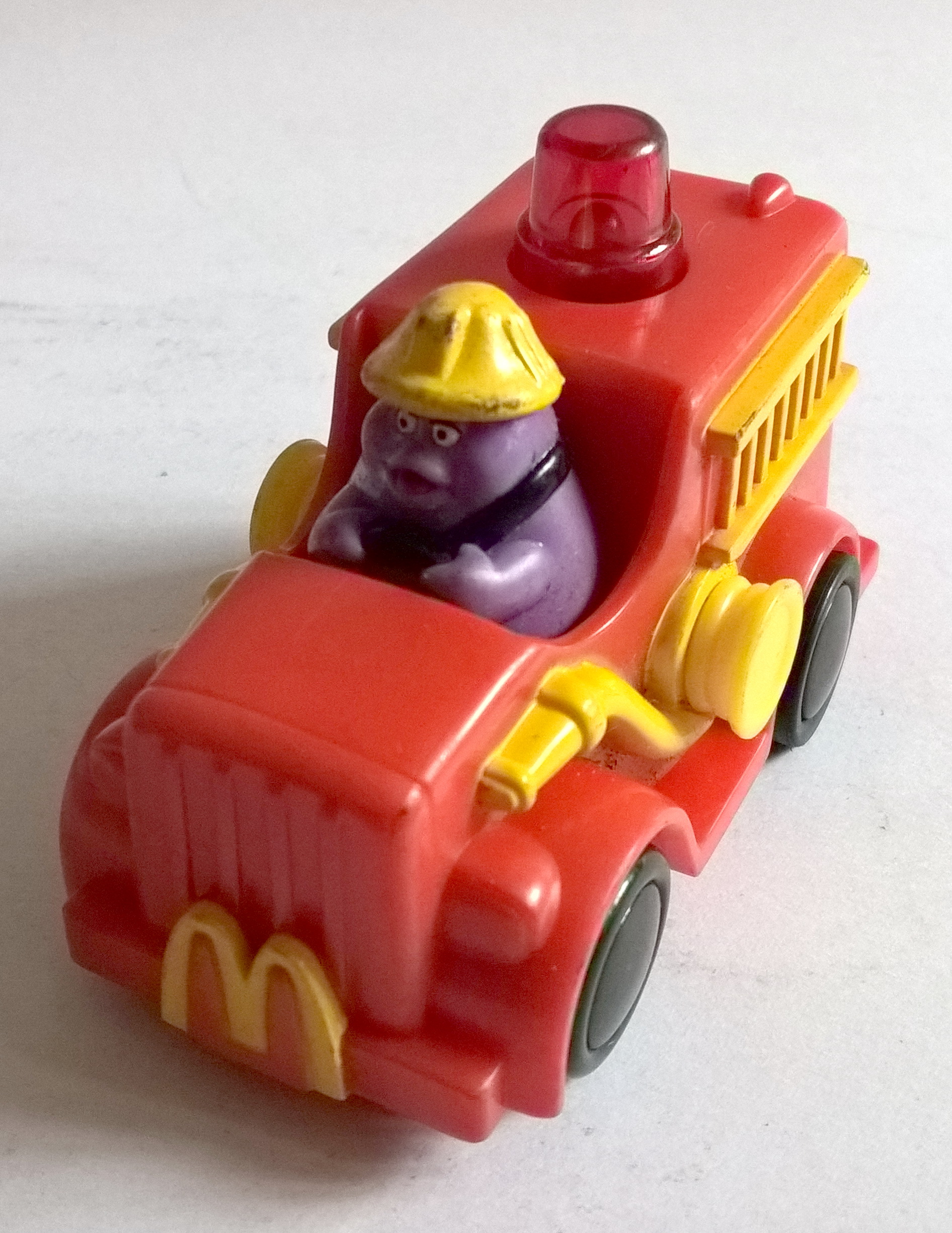Mc Donald Grimace driving his red car,ของเล่นแมคโดนัล กรีเมซ ขับรถสีแดง