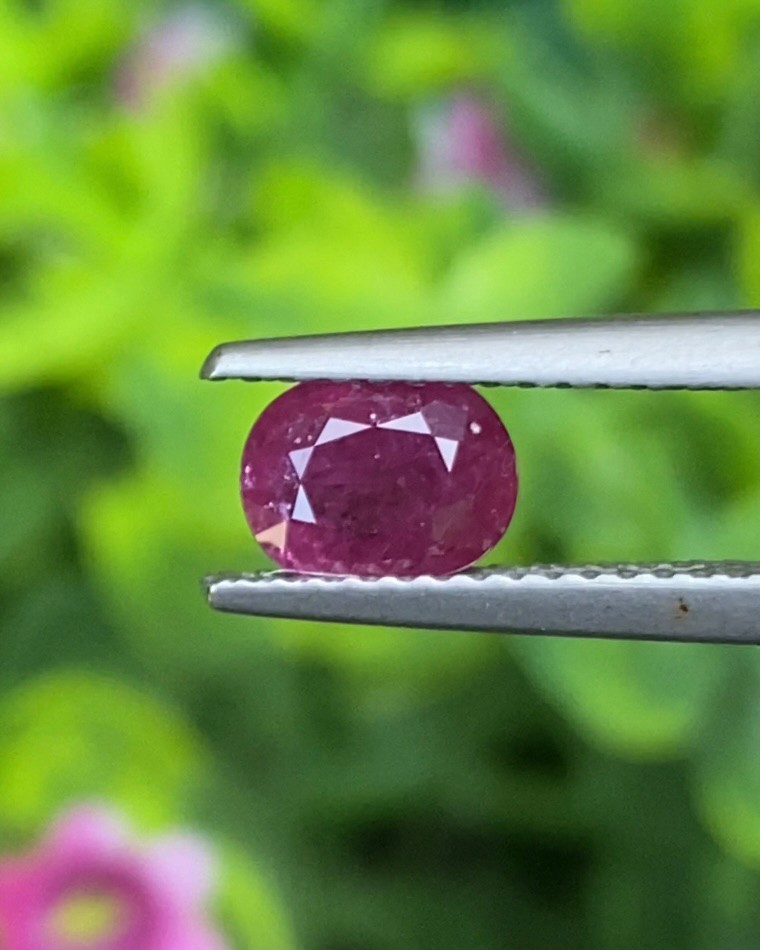 พลอย ทับทิม สยาม (Siam Ruby Sapphire) 1.01 กะรัต (Cts.) พลอยแท้ อัญมณีมงคลประจําวันเกิดเครื่องประดับพลอย