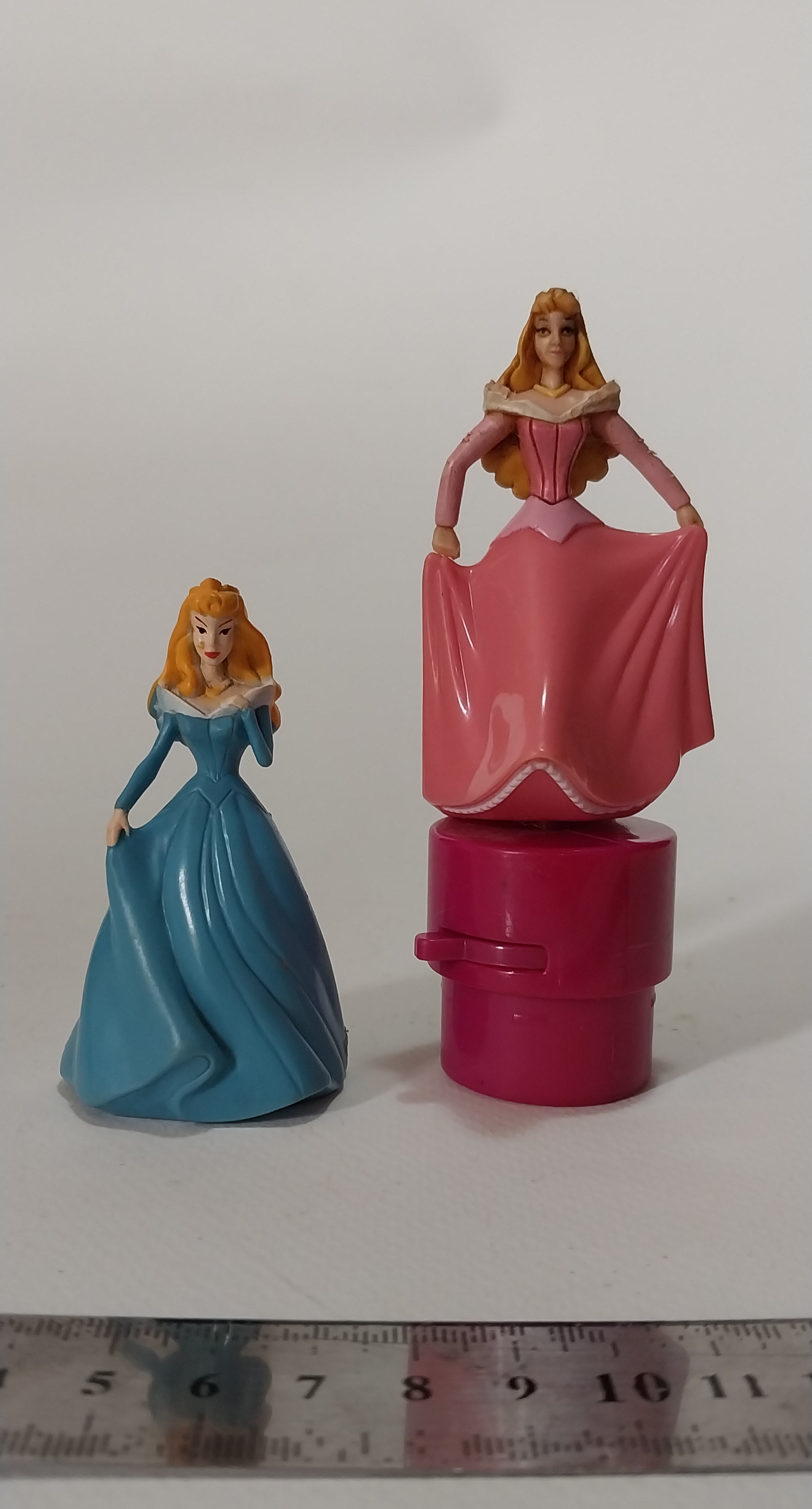 มีหลายภาพ ตุ๊กตาเจ้าหญิงดิสนีย์ เจ้าหญิงออโรร่า หรือ เจ้าหญิงนิทรา Sleeping Beauty , งานเก่ามีรอยบ้าง