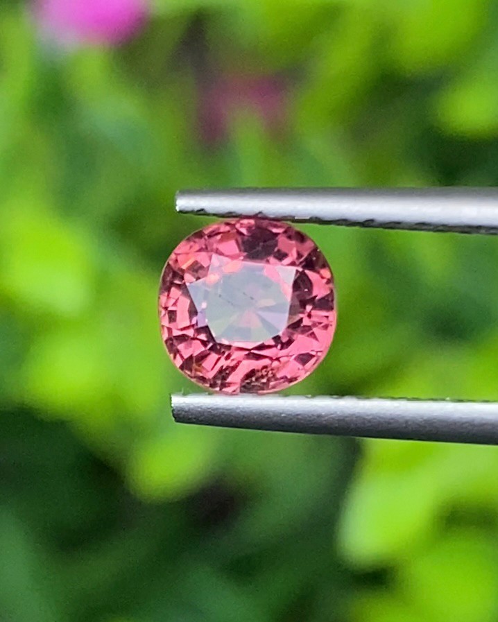 พลอย ทัวร์มาลีน Tourmaline 0.90 กะรัต (Cts.) พลอยแท้ อัญมณีมงคลประจําวันเกิด เครื่องประดับพลอย