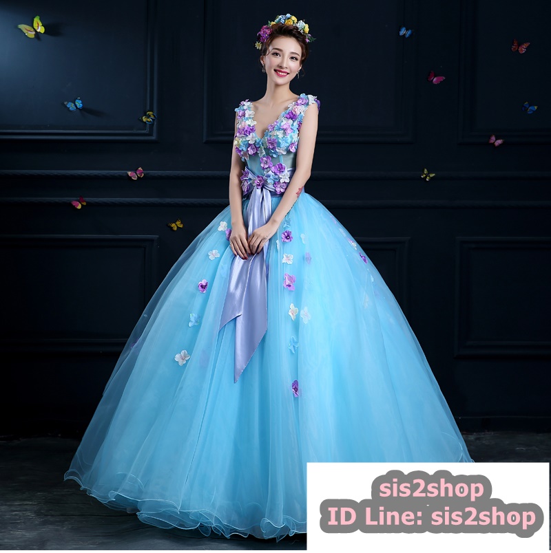 พร้อมเช่า ชุดแฟนซียาว แบบแขนกุด กระโปรงผ้าแก้ว ช่วงบนเป็นผ้าตาข่าย แซมด้วยดอกและผูกโบว์ช่วงเอว สวยมาก สีฟ้า (เชือกผูกหลัง)