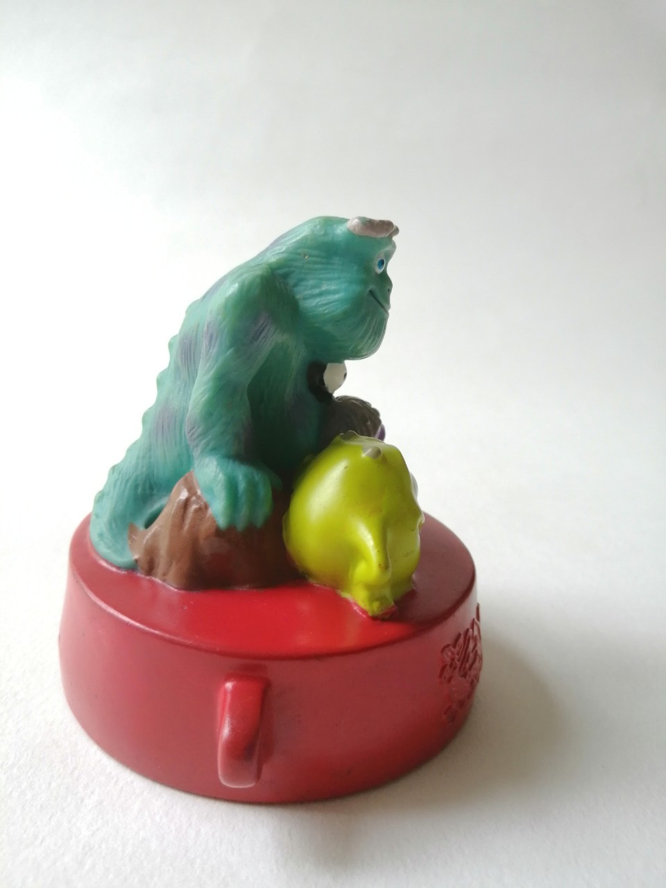 ของสะสมภาพยนต์การ์ตูนอนิเมชั่น มอนสเตอร์ อินซ์ Monster Inc. เป็นฝาท็อปเปอร์ขสดน้ำจาก เนสเล่ ***งานเก่า มีตำหนิ โปรดตรวจสอบทุกภาพ